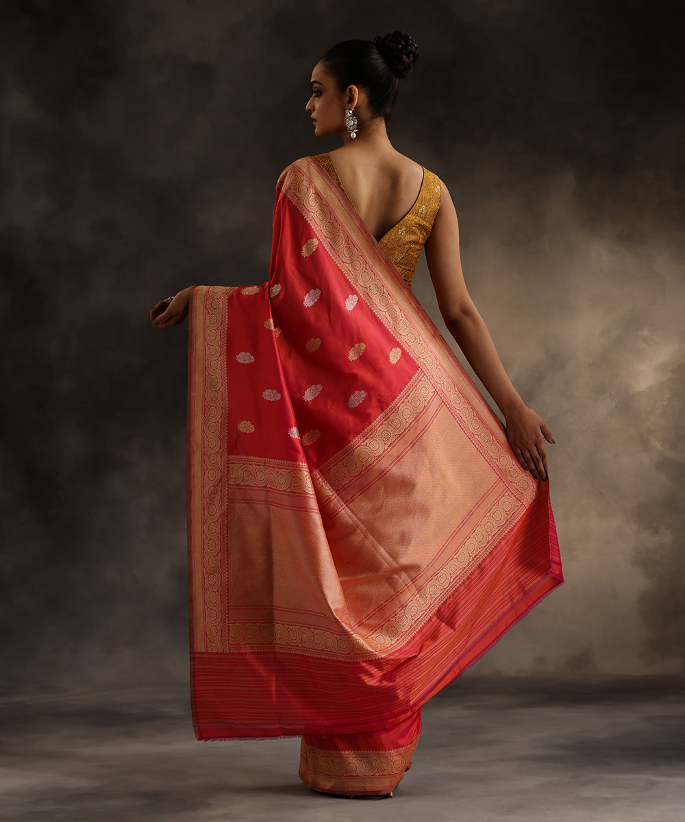 Handloom_Fuchsia_Double_Shade_Pure_Katan_Silk_Banarasi_Saree_With_All_Over_Sona_Rupa_Booti_WeaverStory_03
