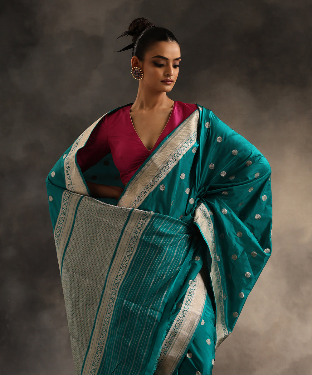 Handloom_Pine_Green_Pure_Katan_Silk_Banarasi_Saree_With_Asharfi_Booti_WeaverStory_01
