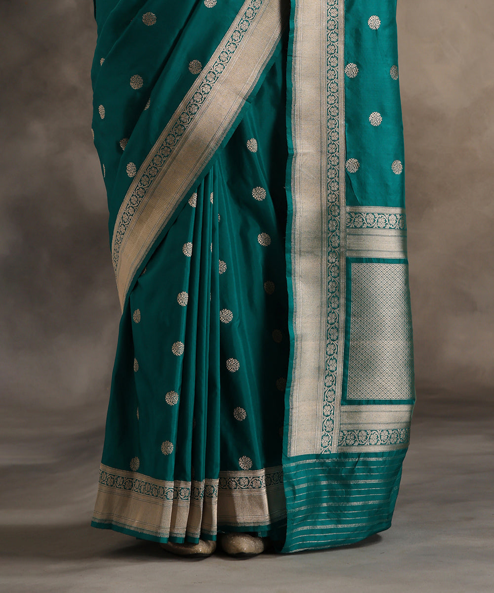 Handloom_Pine_Green_Pure_Katan_Silk_Banarasi_Saree_With_Asharfi_Booti_WeaverStory_04