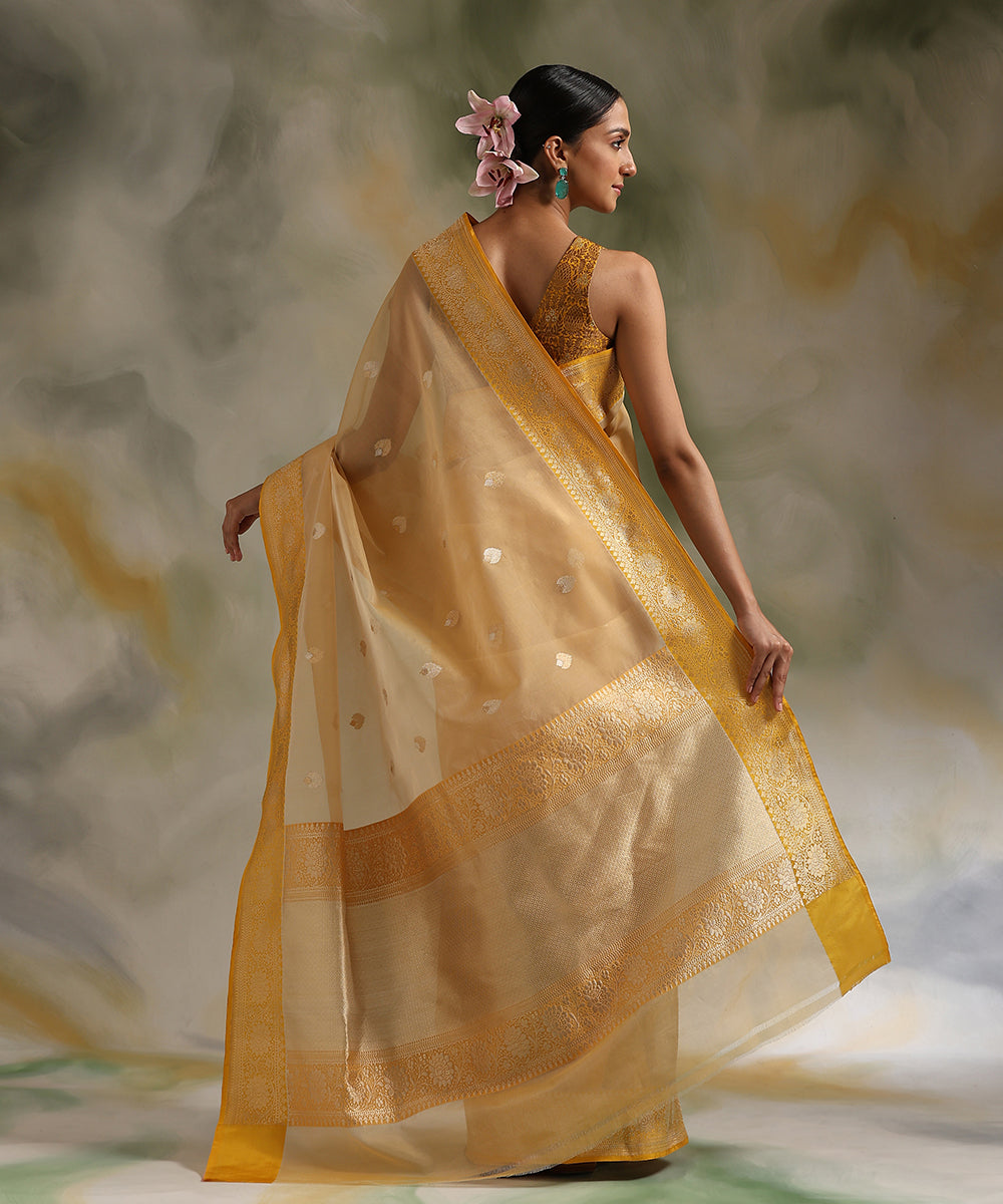 Beige_And_Yellow_Handloom_Pure_Kora_Silk_Banarasi_Saree_With_Kadhwa_Border_WeaverStory_03