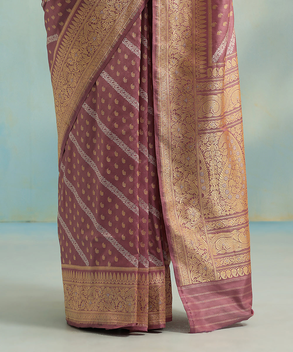 Mauve_Handloom_Pure_Katan_Silk_Banarasi_Saree_With_Sona_Rupa_Zari_And_Kadhwa_Diagonal_Bel_WeaverStory_04