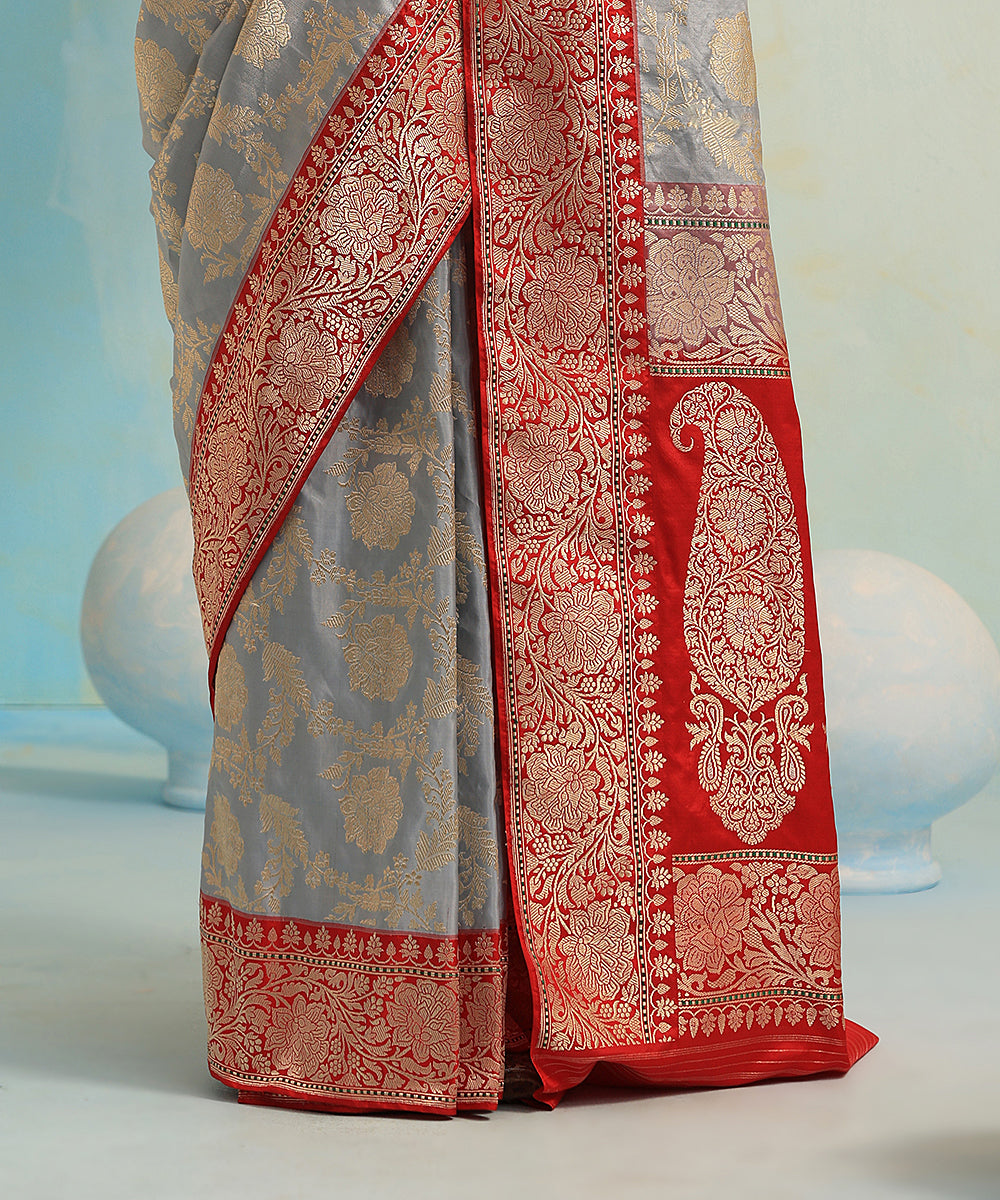 Powder_Blue_Handloom_Pure_Katan_Tissue_Banarasi_Saree_With_Red_Kadhiyal_Border_WeaverStory_04