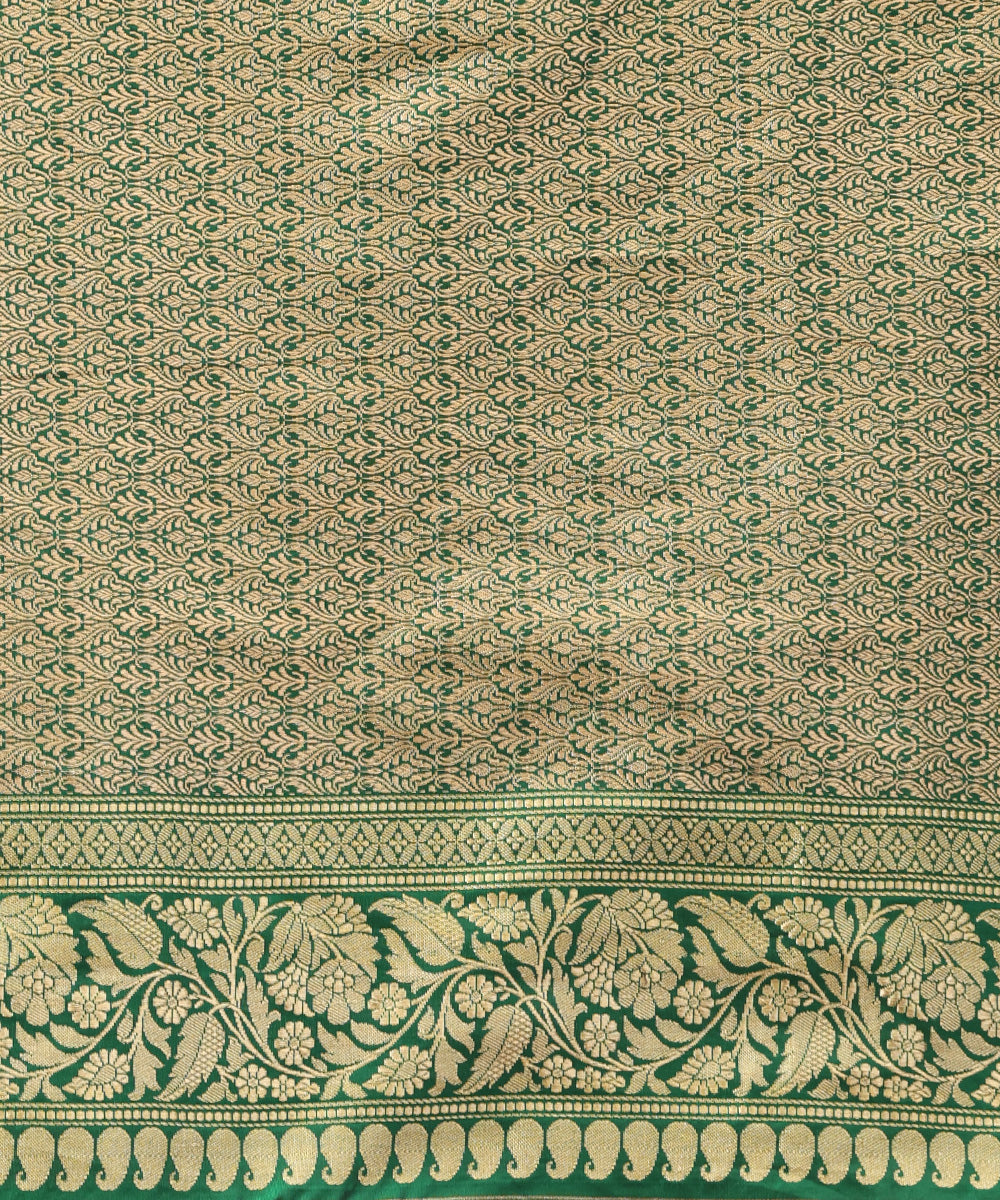 Green_Handloom_Pure_Katan_Silk_Banarasi_Saree_With_Kadhwa_Border_And_Purple_Selvedge_WeaverStory_05