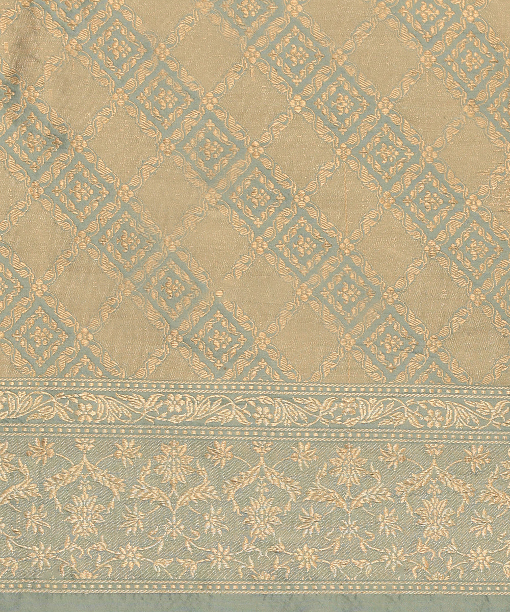 Salmon_Pink_Handloom_Pure_Kora_Tissue_Banarasi_Saree_With_All_Over_Thread_Work_WeaverStory_05