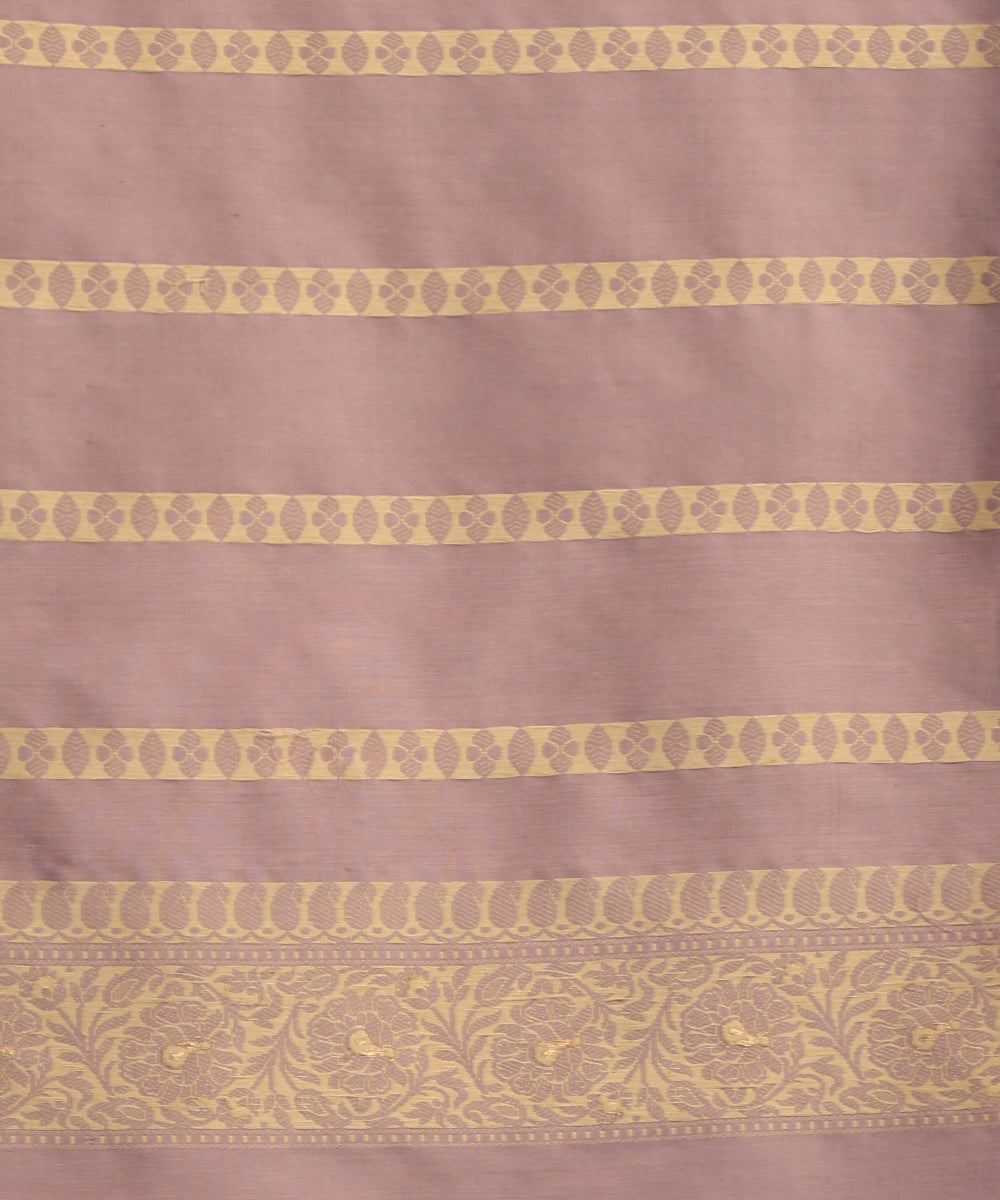 Handloom_Lavender_Pure_Kora_Silk_Banarasi_Saree_With_Kadhwa_Jangla_And_Resham_Border_WeaverStory_05