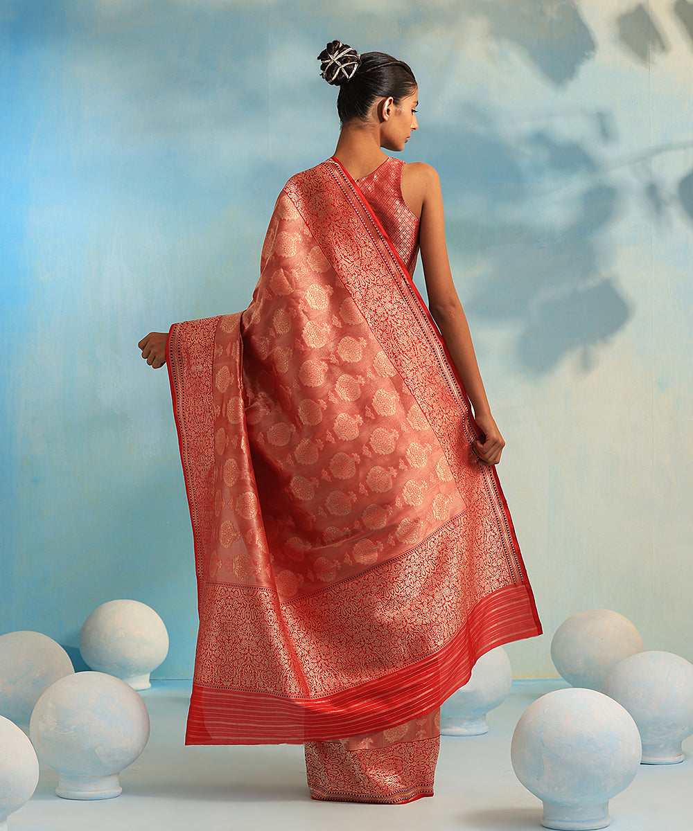 Red_And_Gold_Dual_Tone_Handloom_Pure_Katan_Tissue_Banarasi_Saree_With_Kadhwa_Border_WeaverStory_03