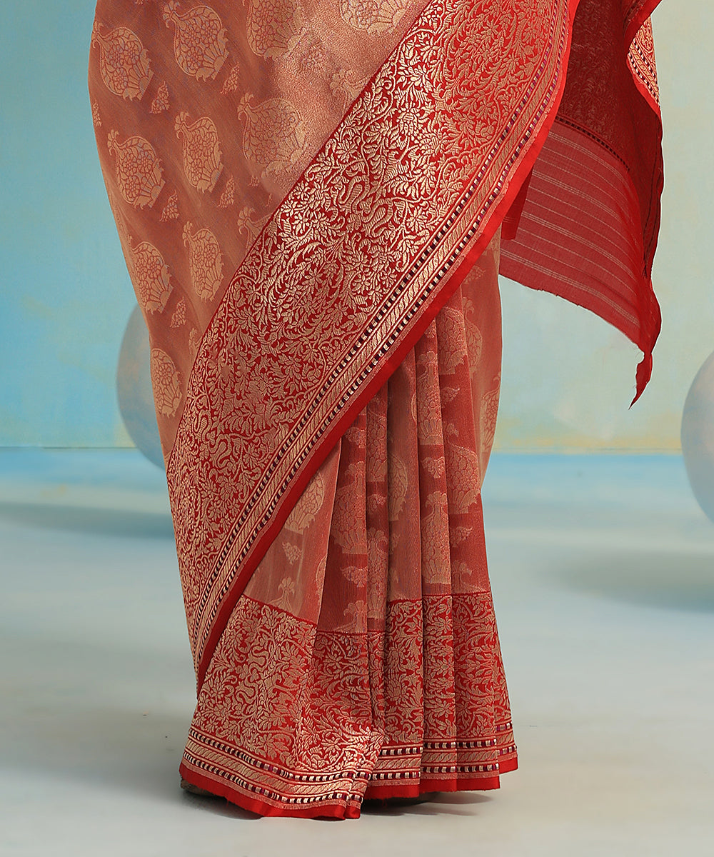 Red_And_Gold_Dual_Tone_Handloom_Pure_Katan_Tissue_Banarasi_Saree_With_Kadhwa_Border_WeaverStory_04