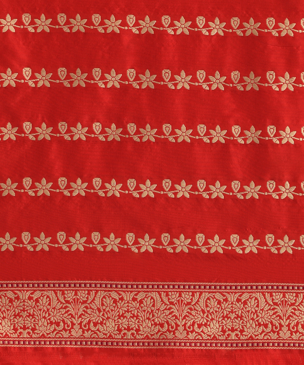 Red_And_Gold_Dual_Tone_Handloom_Pure_Katan_Tissue_Banarasi_Saree_With_Kadhwa_Border_WeaverStory_05