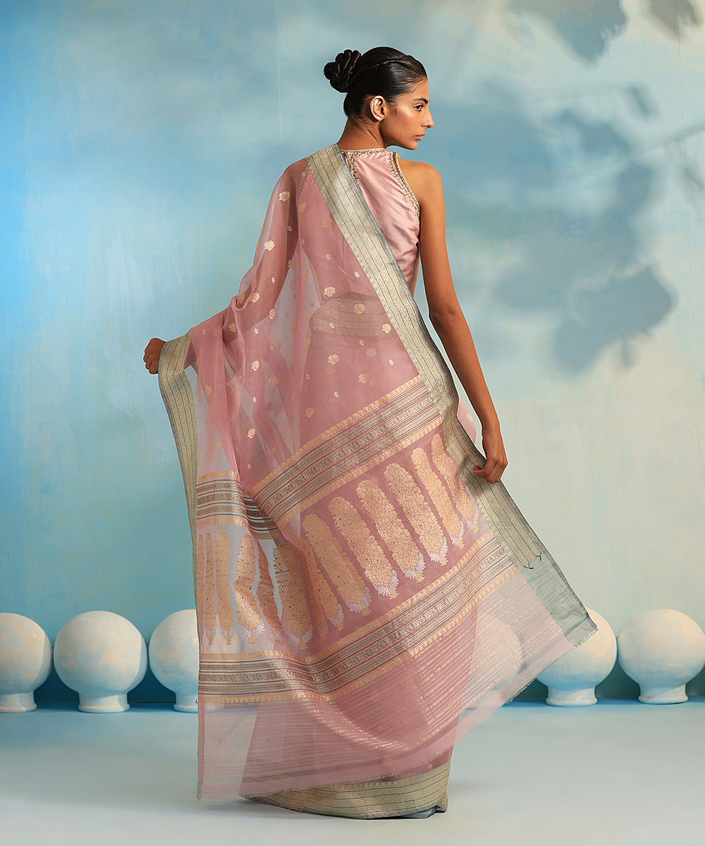 Handloom_Light_Pink_Pure_Kora_Silk_Banarasi_Saree_With_Kadhwa_Booti_And_Border_WeaverStory_03