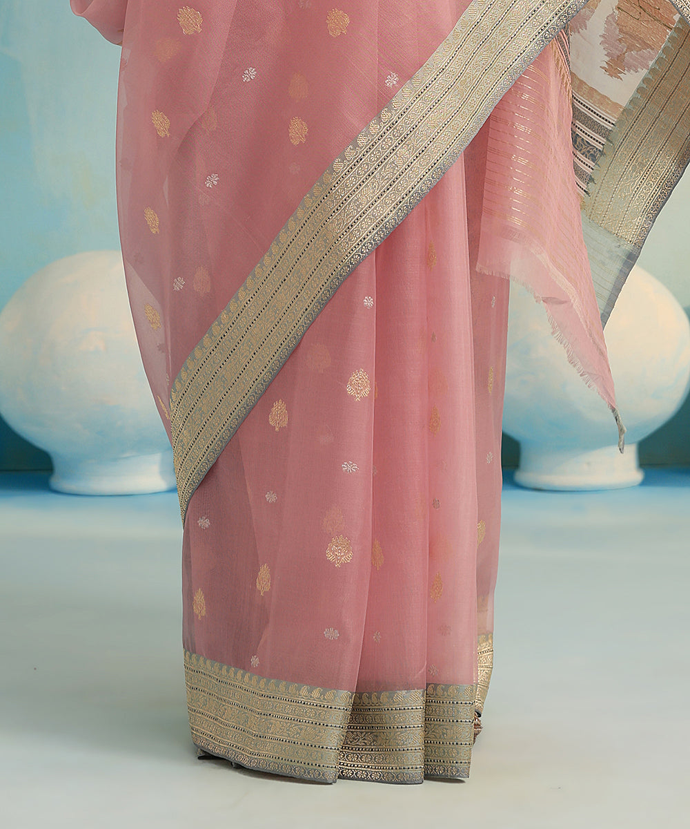 Handloom_Light_Pink_Pure_Kora_Silk_Banarasi_Saree_With_Kadhwa_Booti_And_Border_WeaverStory_04