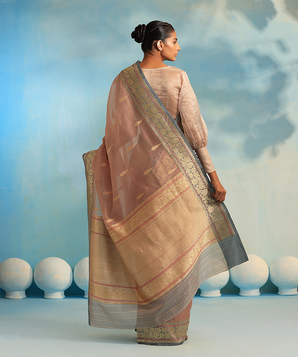 Handloom_Dusty_Pink_Pure_Kora_Silk_Banarasi_Saree_With_Booti_And_Grey_Border_WeaverStory_03