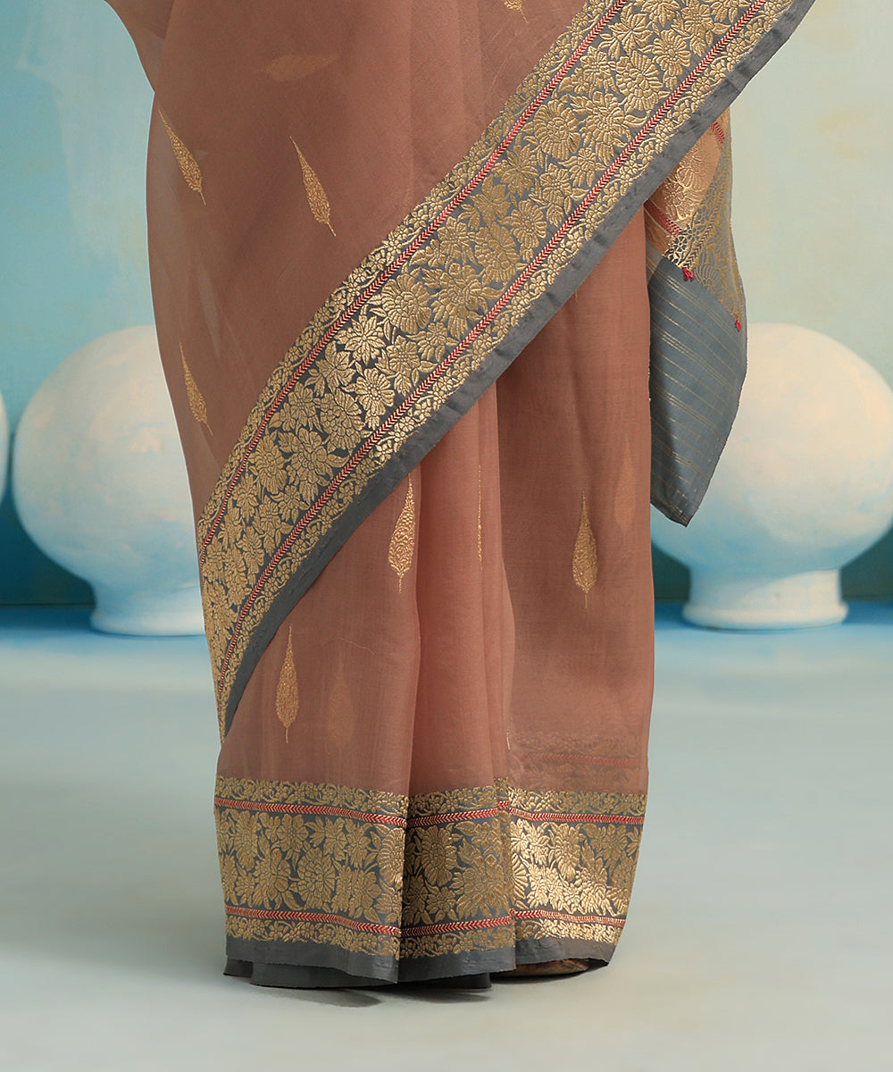 Handloom_Dusty_Pink_Pure_Kora_Silk_Banarasi_Saree_With_Booti_And_Grey_Border_WeaverStory_04