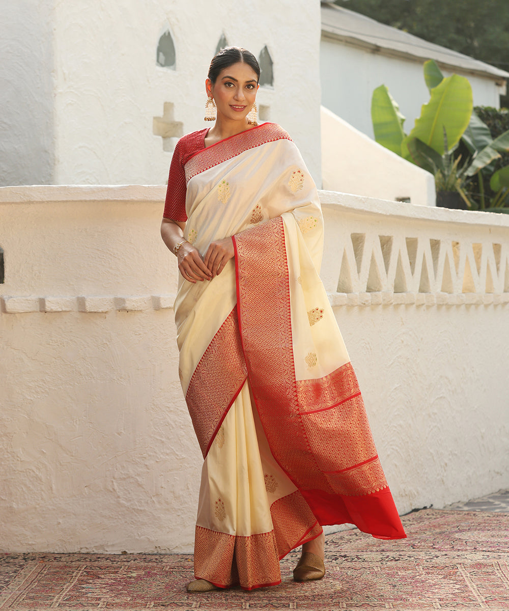 Offwhite_Handloom_Pure_Katan_Silk_Banarasi_Saree_With_Kadhwa_Boota_And_Red_Satin_Border_WeaverStory_02