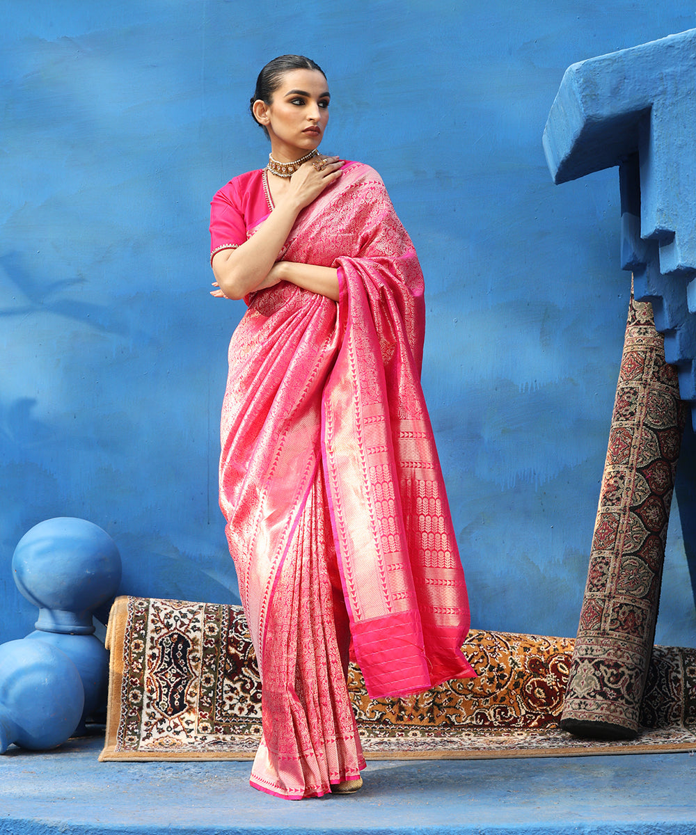 Magenta_Handloom_Pure_Katan_Silk_Kimkhab_Banarasi_Saree_With_Antique_Gold_Zari_WeaverStory_02