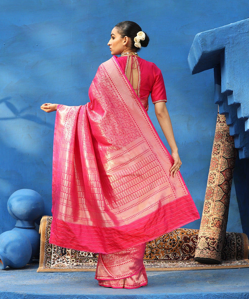 Magenta_Handloom_Pure_Katan_Silk_Kimkhab_Banarasi_Saree_With_Antique_Gold_Zari_WeaverStory_03