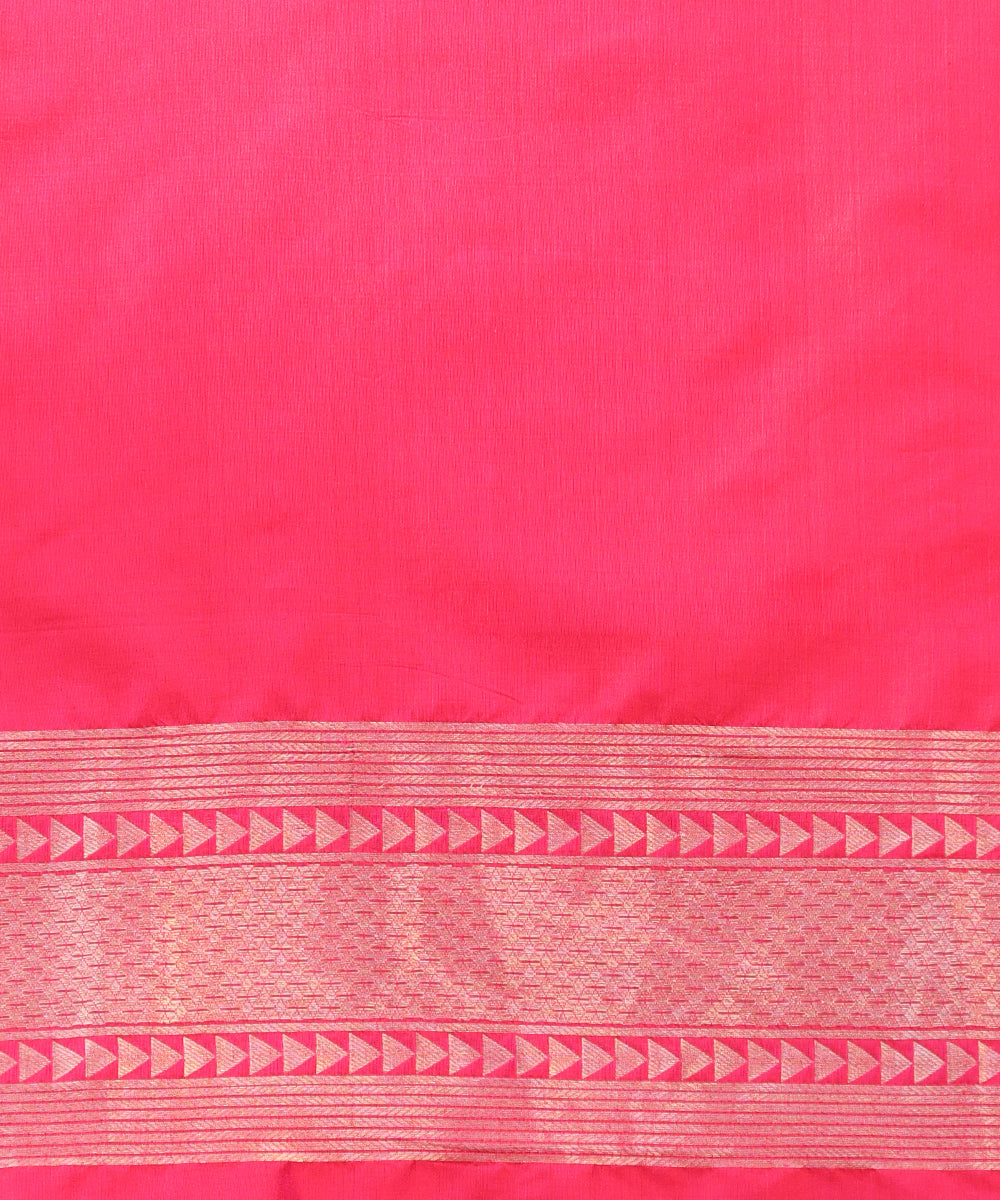 Magenta_Handloom_Pure_Katan_Silk_Kimkhab_Banarasi_Saree_With_Antique_Gold_Zari_WeaverStory_05