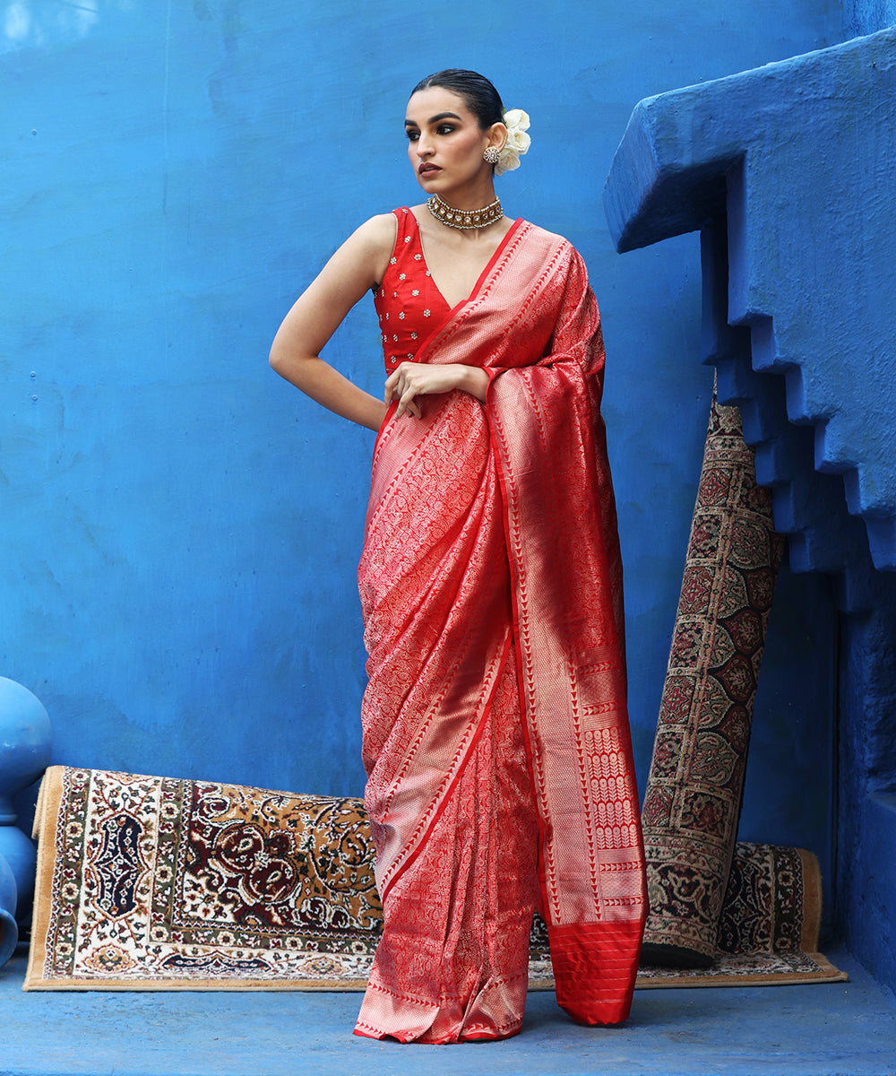Red_Handloom_Pure_Katan_Silk_Kimkhab_Banarasi_Saree_With_Antique_Gold_Zari_WeaverStory_02