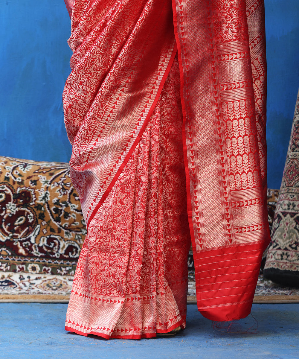 Red_Handloom_Pure_Katan_Silk_Kimkhab_Banarasi_Saree_With_Antique_Gold_Zari_WeaverStory_04