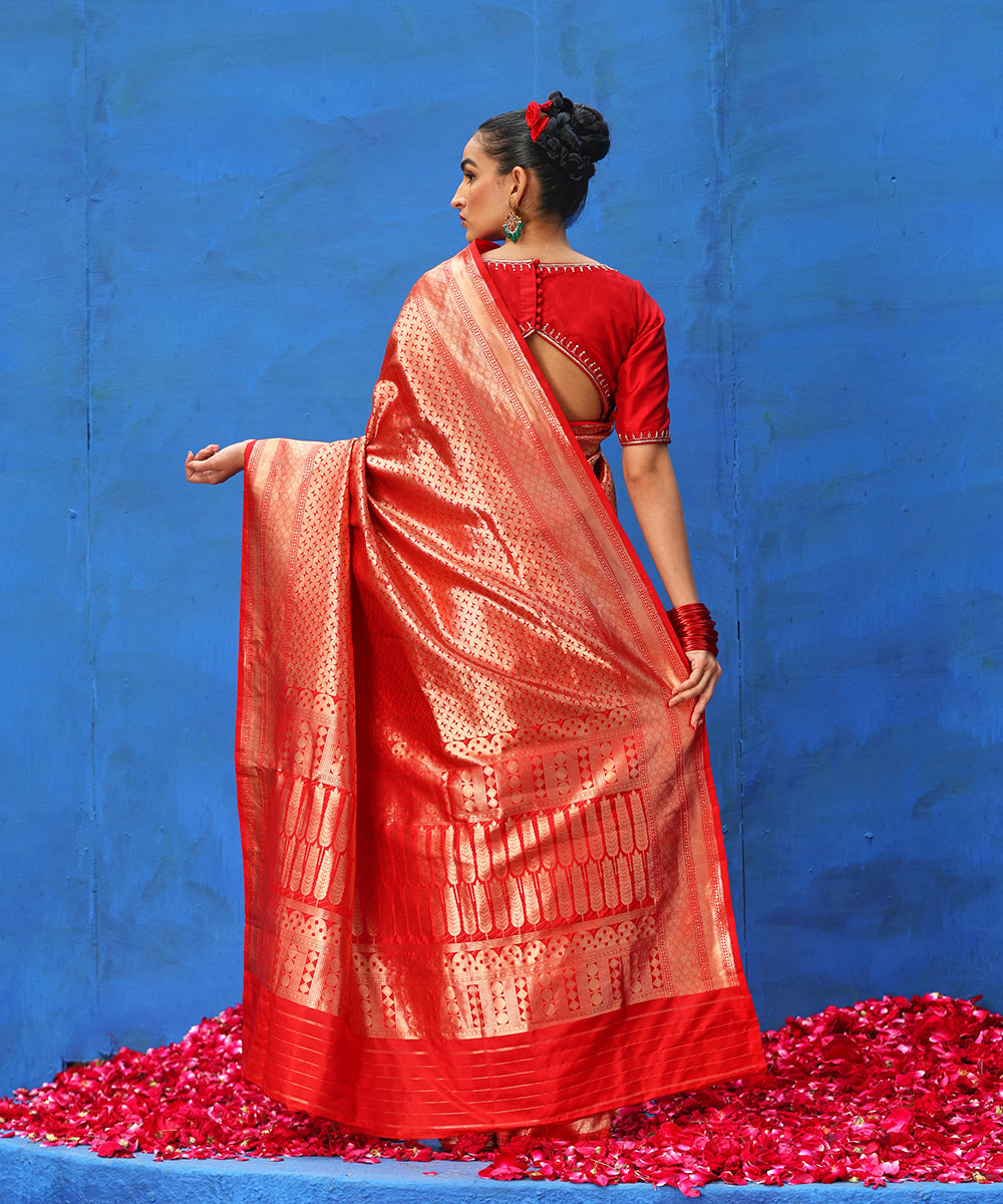 Handloom_Red_Pure_Katan_Silk_Brocade_Banarasi_Saree_With_Antique_Gold_Zari_WeaverStory_03