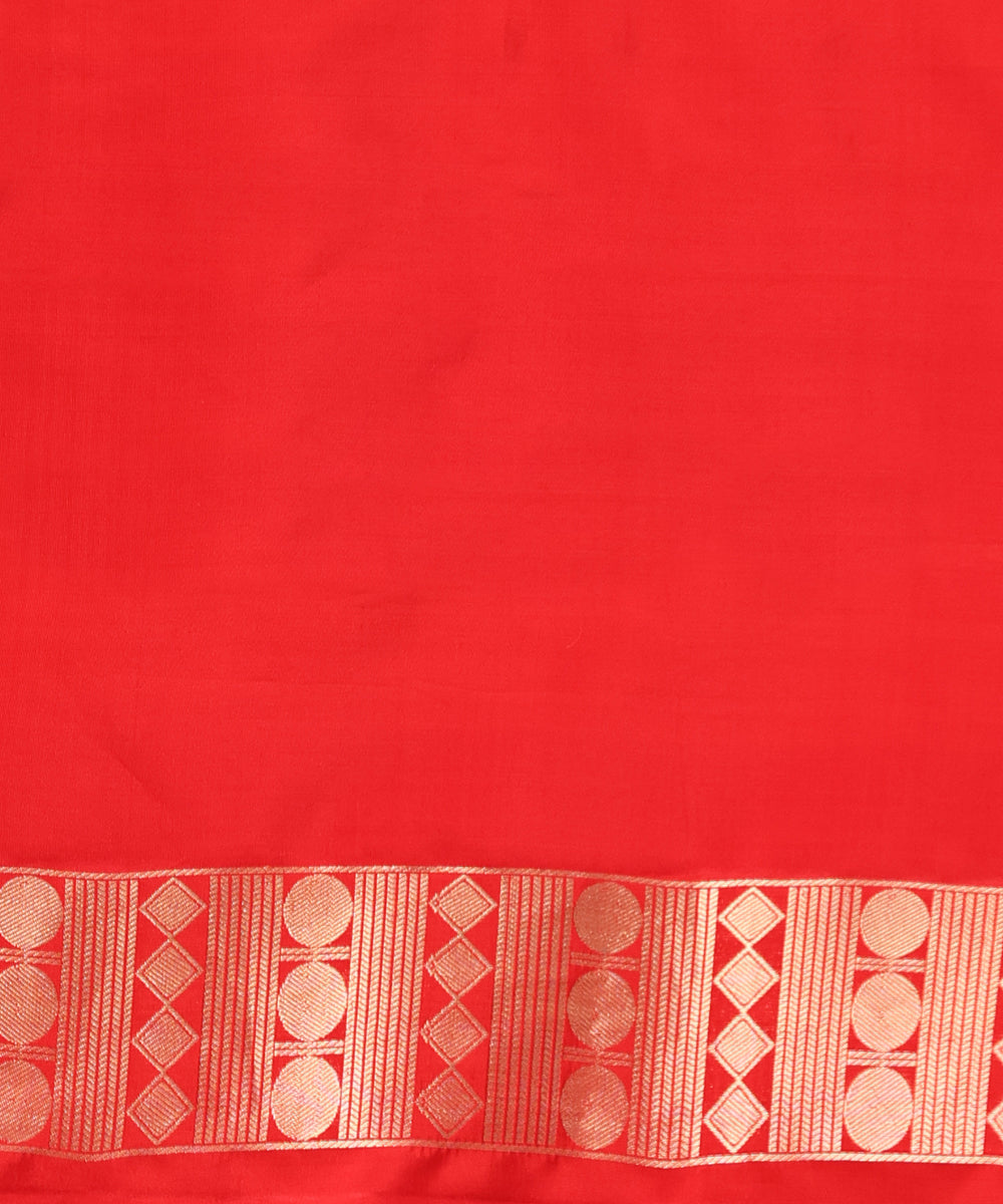 Handloom_Red_Pure_Katan_Silk_Brocade_Banarasi_Saree_With_Antique_Gold_Zari_WeaverStory_05