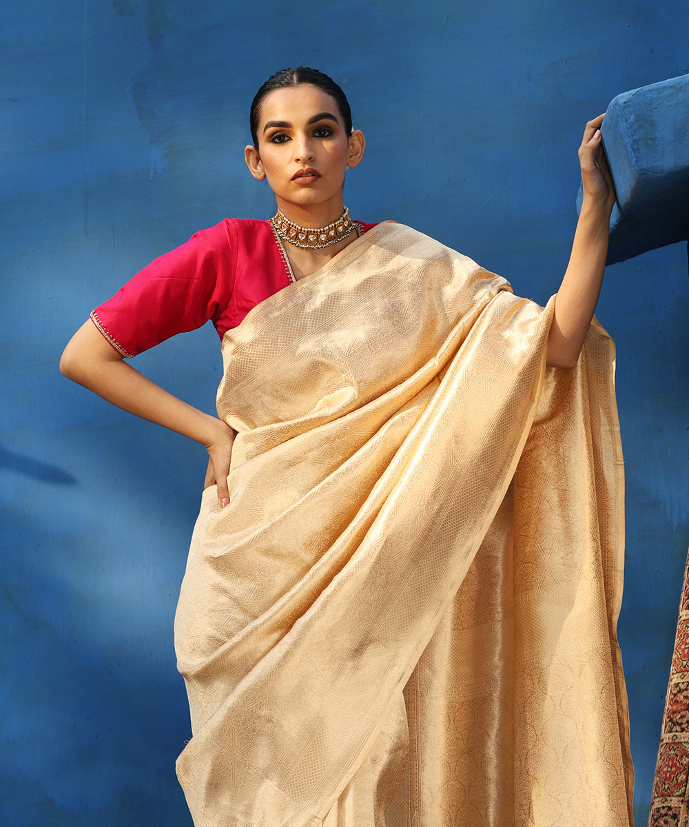 Beige_Handloom_Pure_Katan_Silk_Kimkhab_Banarasi_Saree_With_Champagne_Gold_Zari_WeaverStory_01