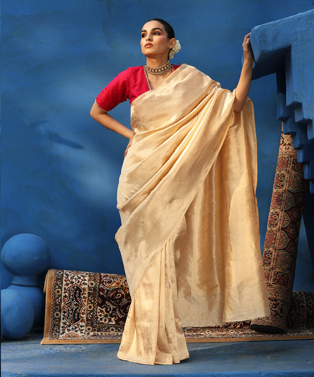 Beige_Handloom_Pure_Katan_Silk_Kimkhab_Banarasi_Saree_With_Champagne_Gold_Zari_WeaverStory_02