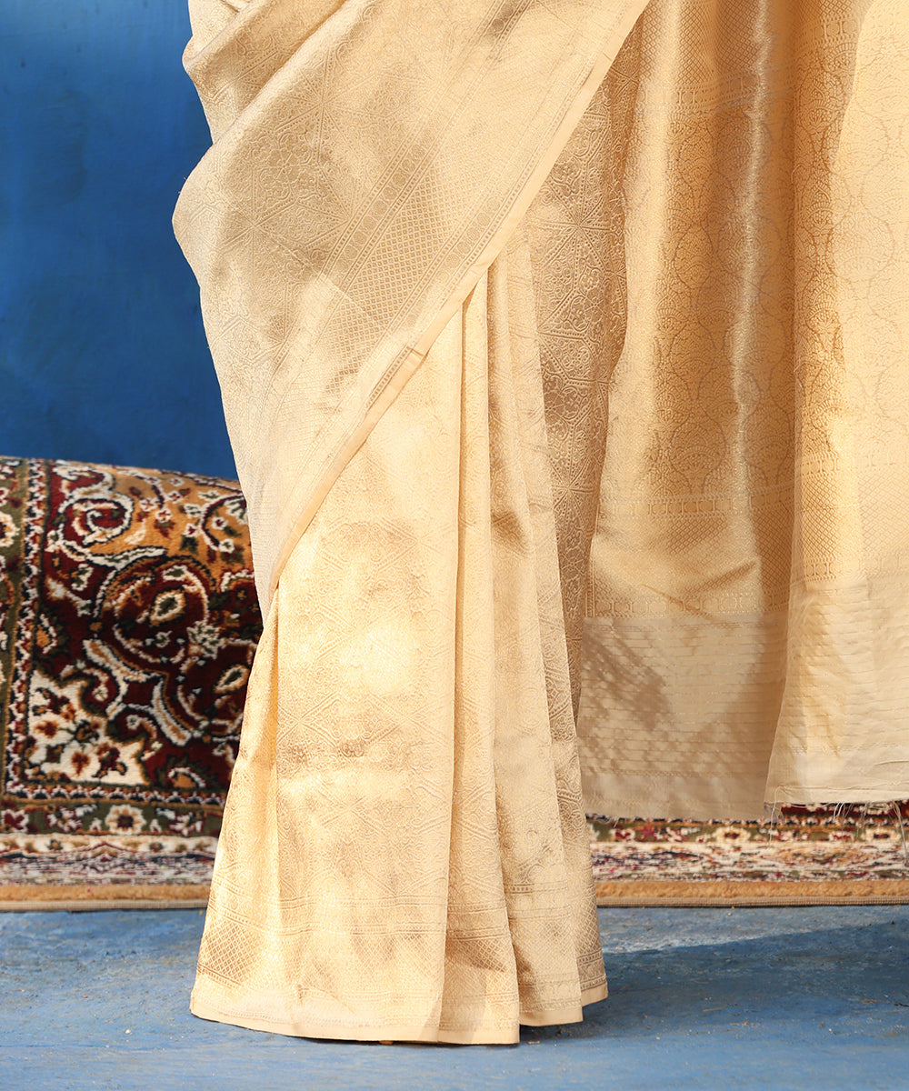Beige_Handloom_Pure_Katan_Silk_Kimkhab_Banarasi_Saree_With_Champagne_Gold_Zari_WeaverStory_04