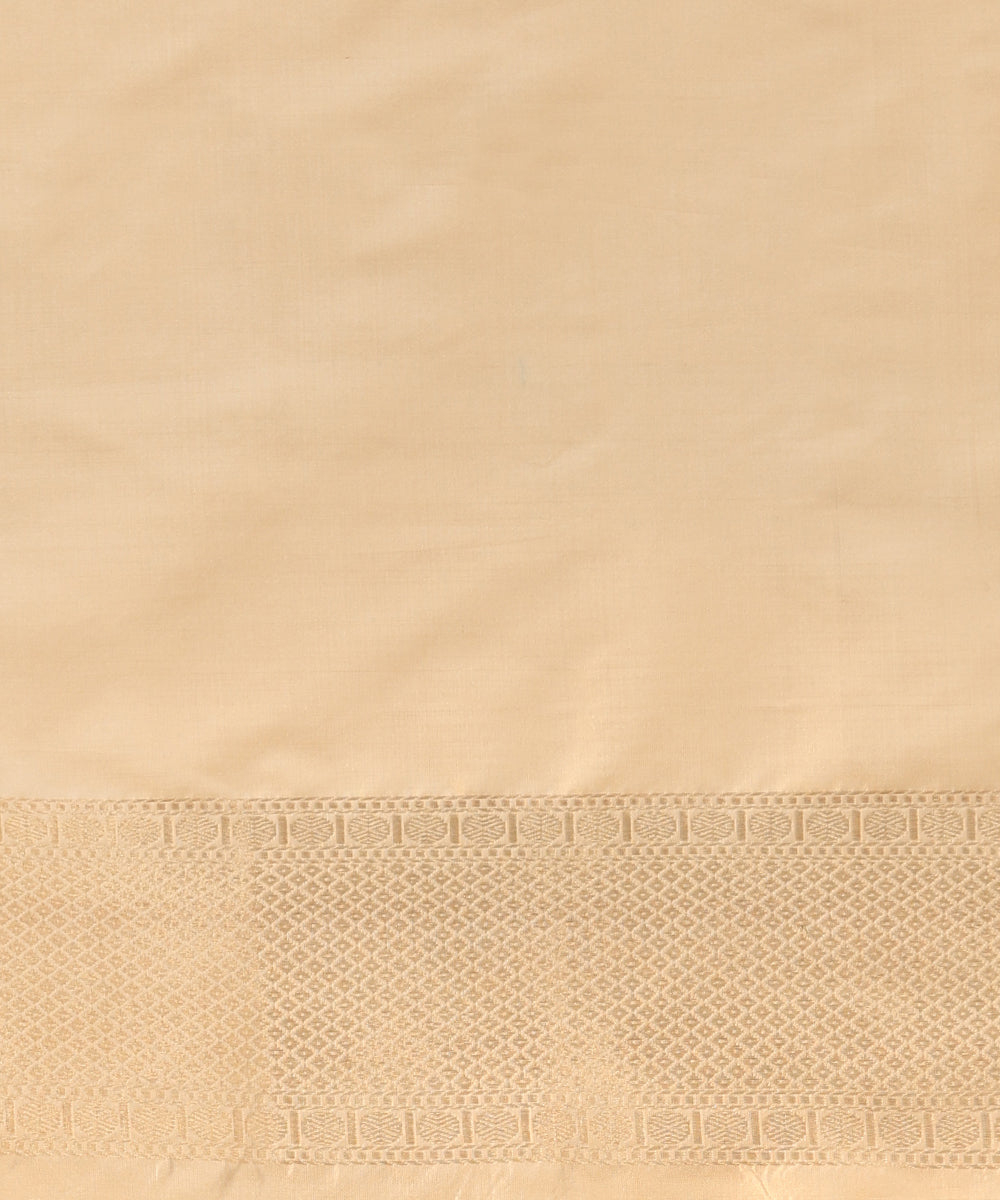Beige_Handloom_Pure_Katan_Silk_Kimkhab_Banarasi_Saree_With_Champagne_Gold_Zari_WeaverStory_05