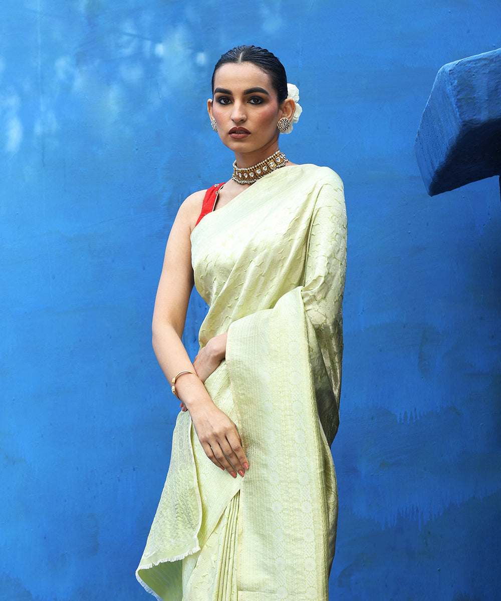 Handloom_Pistachio_Green_Pure_Katan_Silk_Kimkhab_Banarasi_Saree_With_Silver_Zari_WeaverStory_01