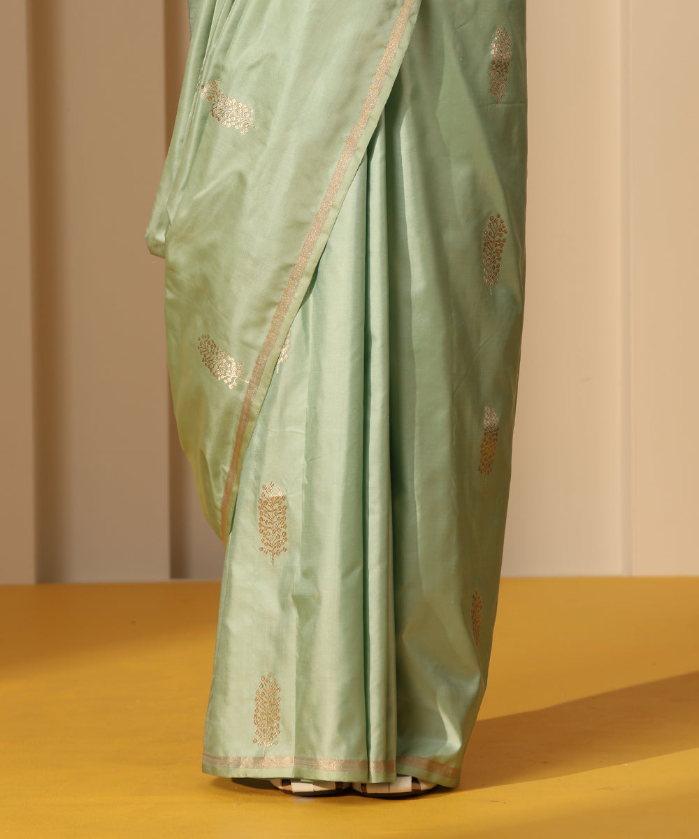 Handloom_Light_Green_Pure_Satin_Silk_Banarasi_Saree_With_Kadhwa_Boota_WeaverStory_04
