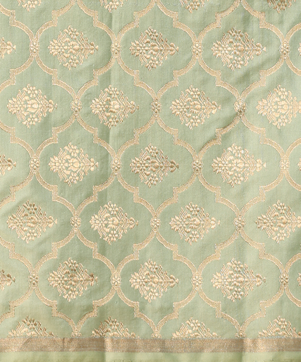 Handloom_Light_Green_Pure_Satin_Silk_Banarasi_Saree_With_Kadhwa_Boota_WeaverStory_05