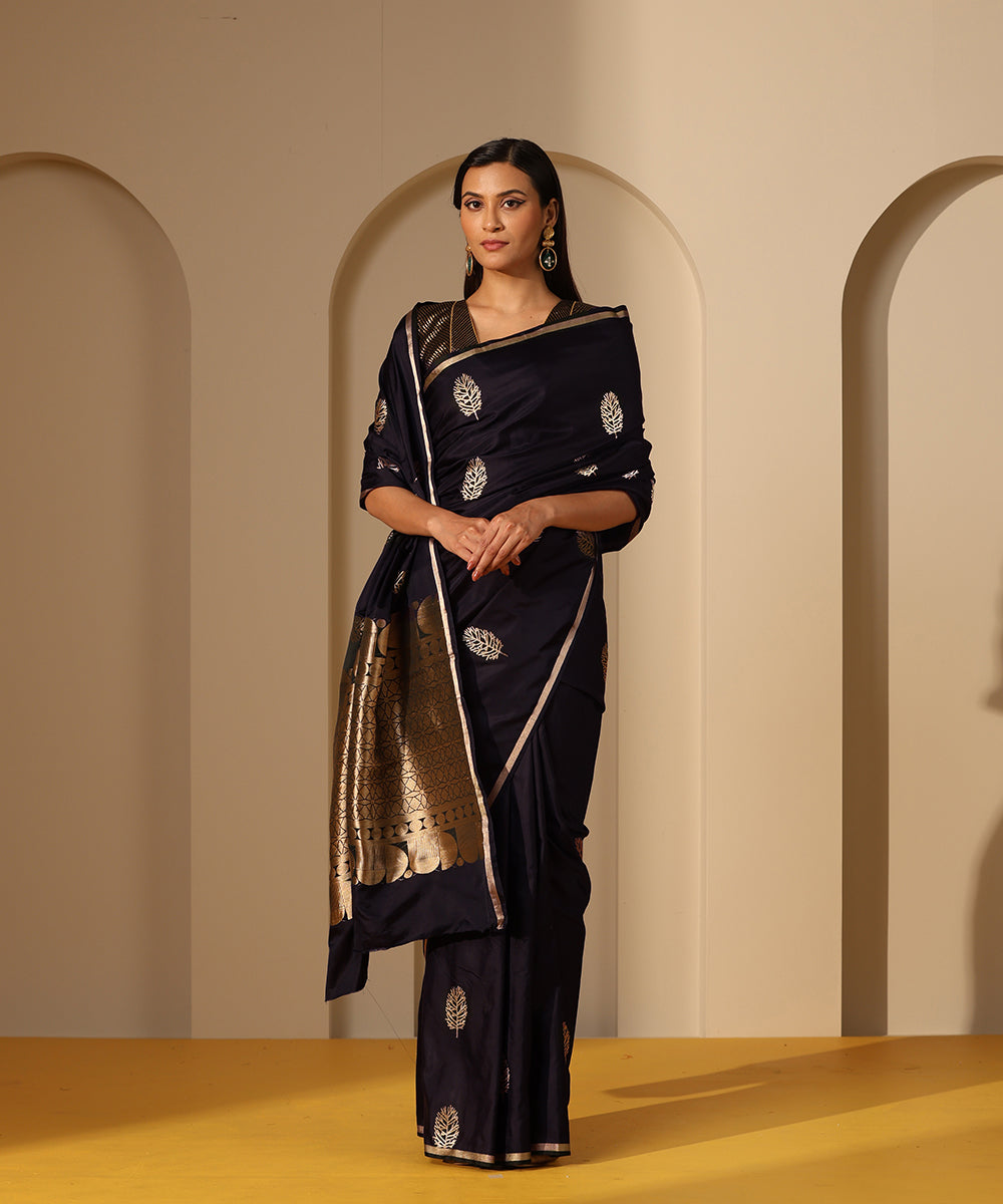 Handloom_Purple_And_Black_Dual_Tone_Satin_Silk_Banarasi_Saree_With_Kadhwa_Boota_WeaverStory_02