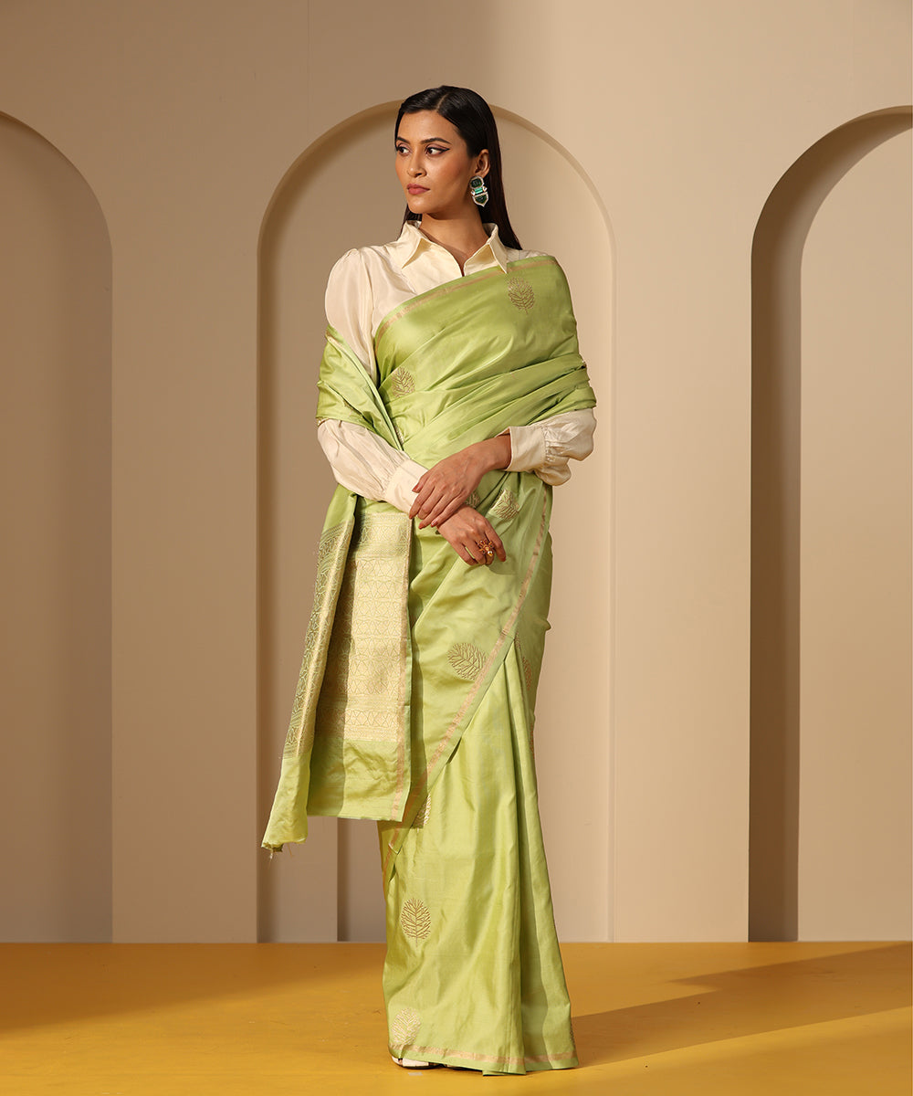 Handloom_Light_Green_Pure_Satin_Silk_Banarasi_Saree_With_Kadhwa_Boota_WeaverStory_02