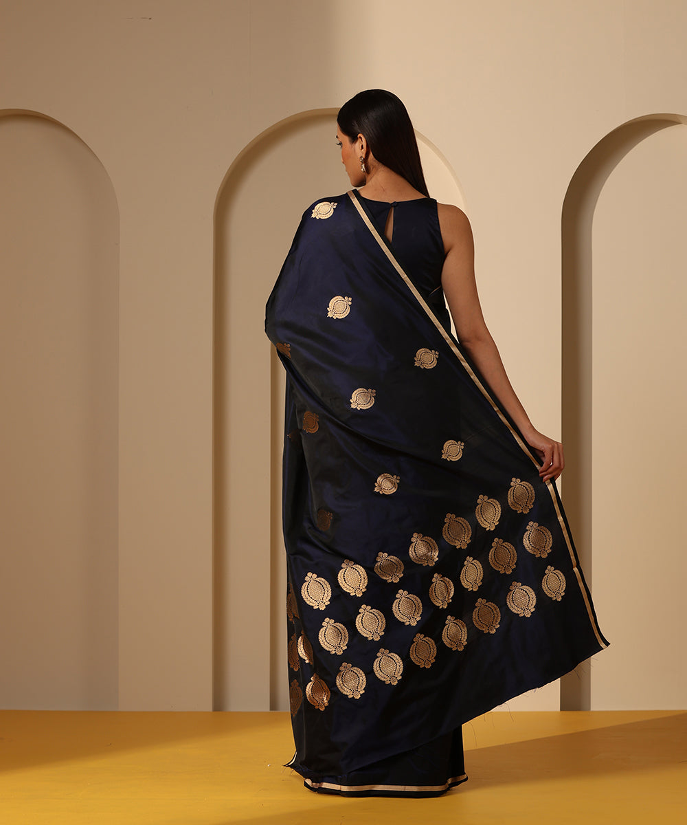 Black_And_Blue_Dual_Tone_Handloom_Pure_Satin_Silk_Banarasi_Saree_With_Kadhwa_Boota_WeaverStory_03