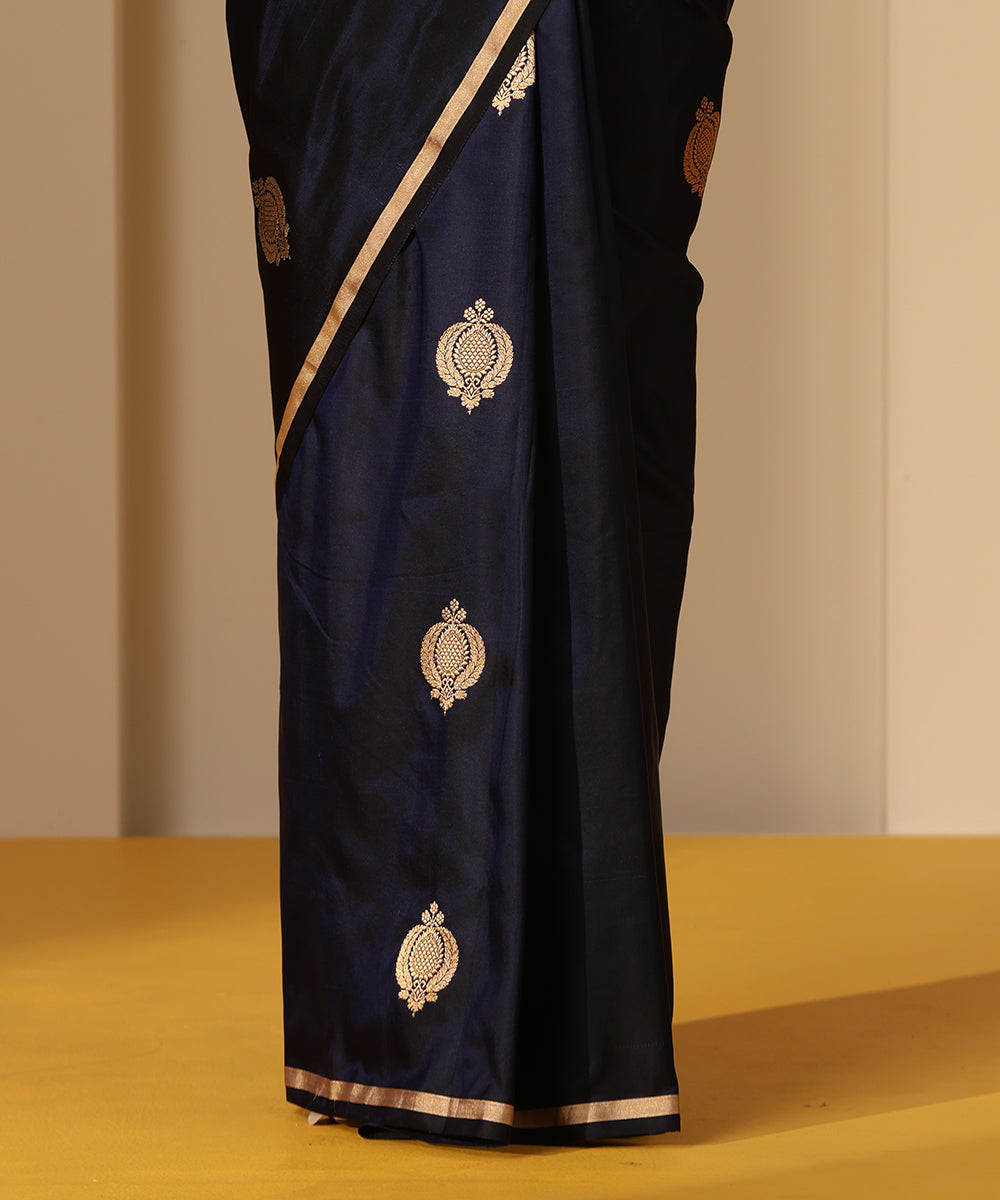 Black_And_Blue_Dual_Tone_Handloom_Pure_Satin_Silk_Banarasi_Saree_With_Kadhwa_Boota_WeaverStory_04