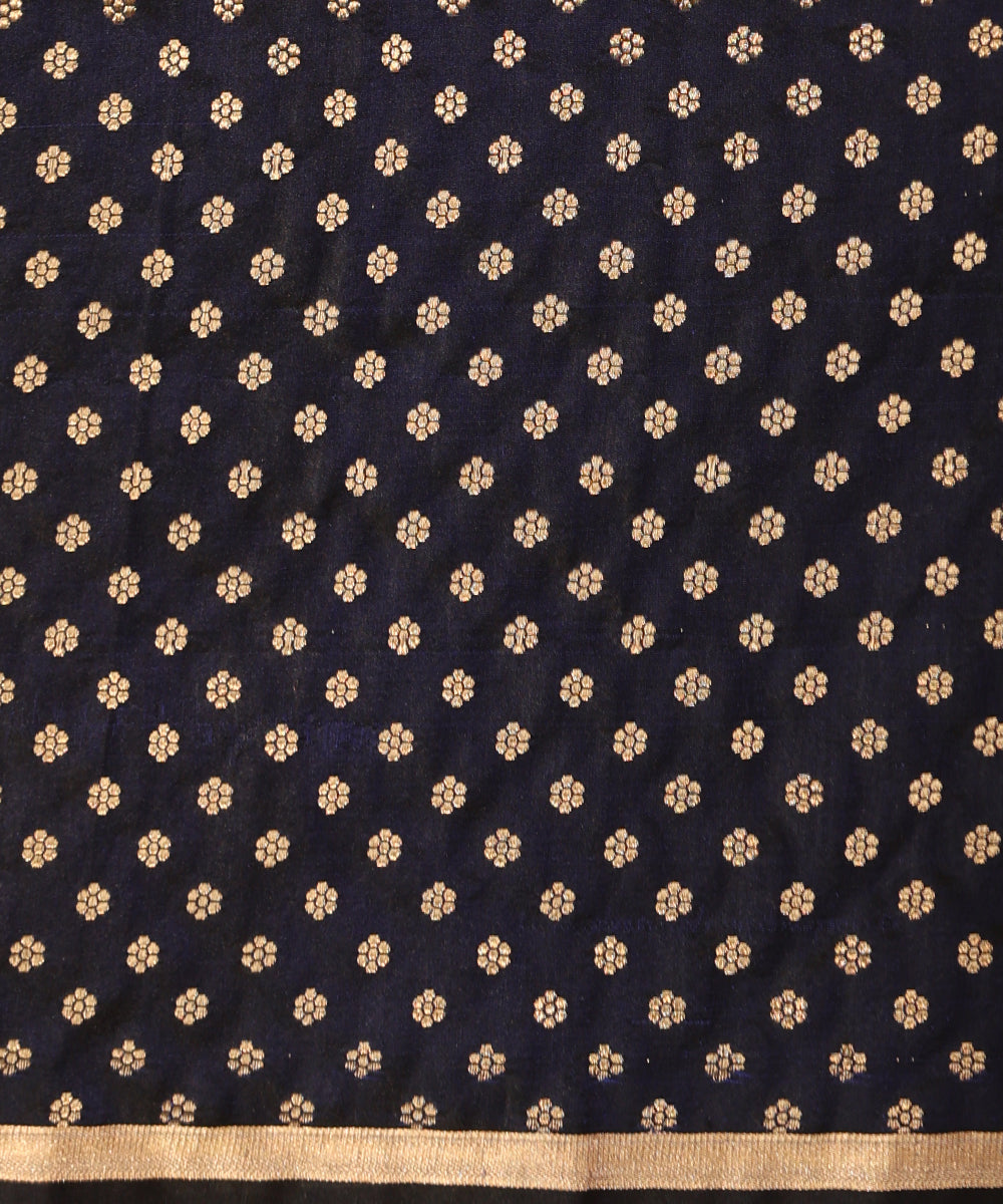 Black_And_Blue_Dual_Tone_Handloom_Pure_Satin_Silk_Banarasi_Saree_With_Kadhwa_Boota_WeaverStory_05