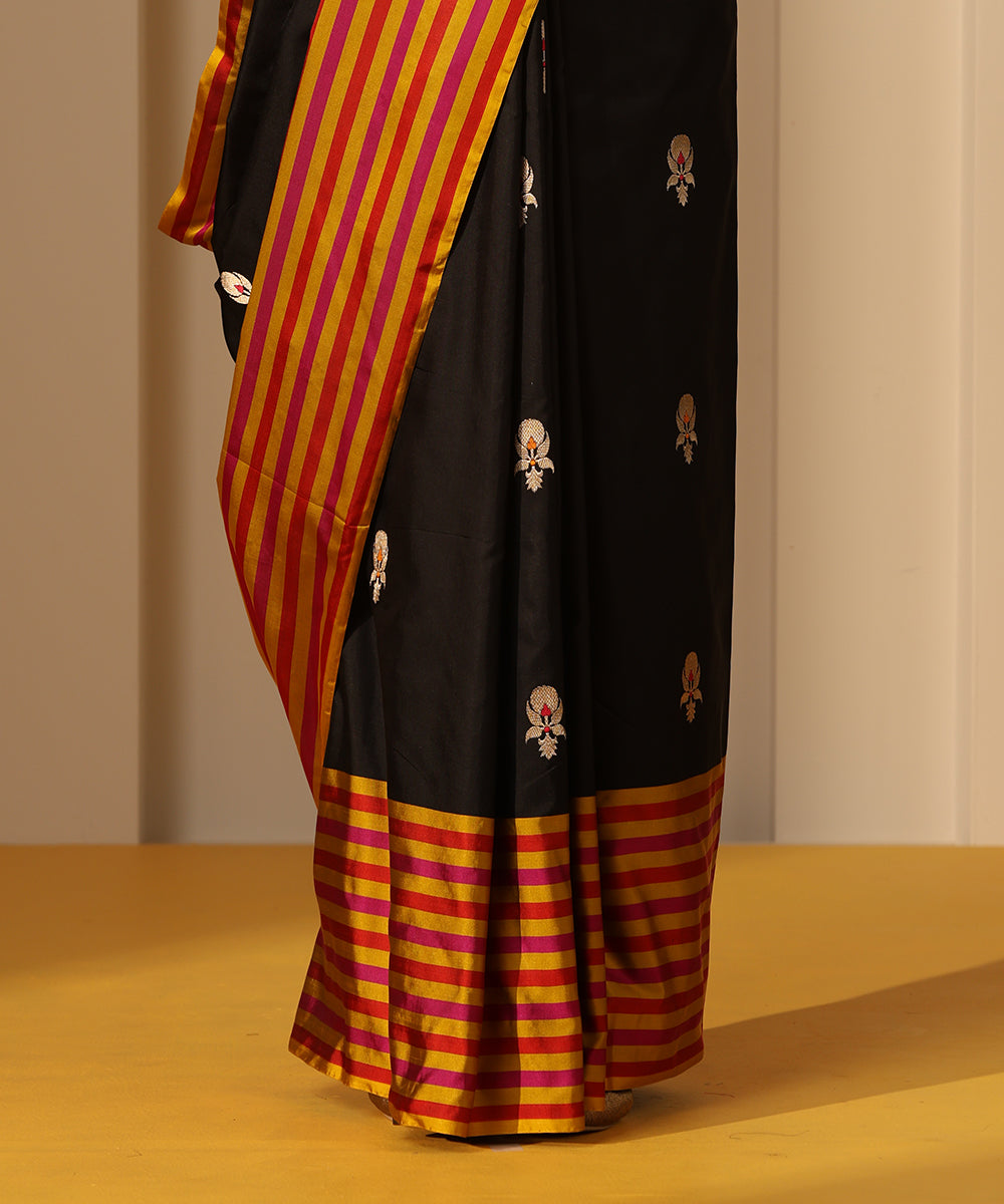 Black_Handloom_Pure_Satin_Silk_Banarasi_Saree_With_Mustard_And_Red_Striped_Border_WeaverStory_04