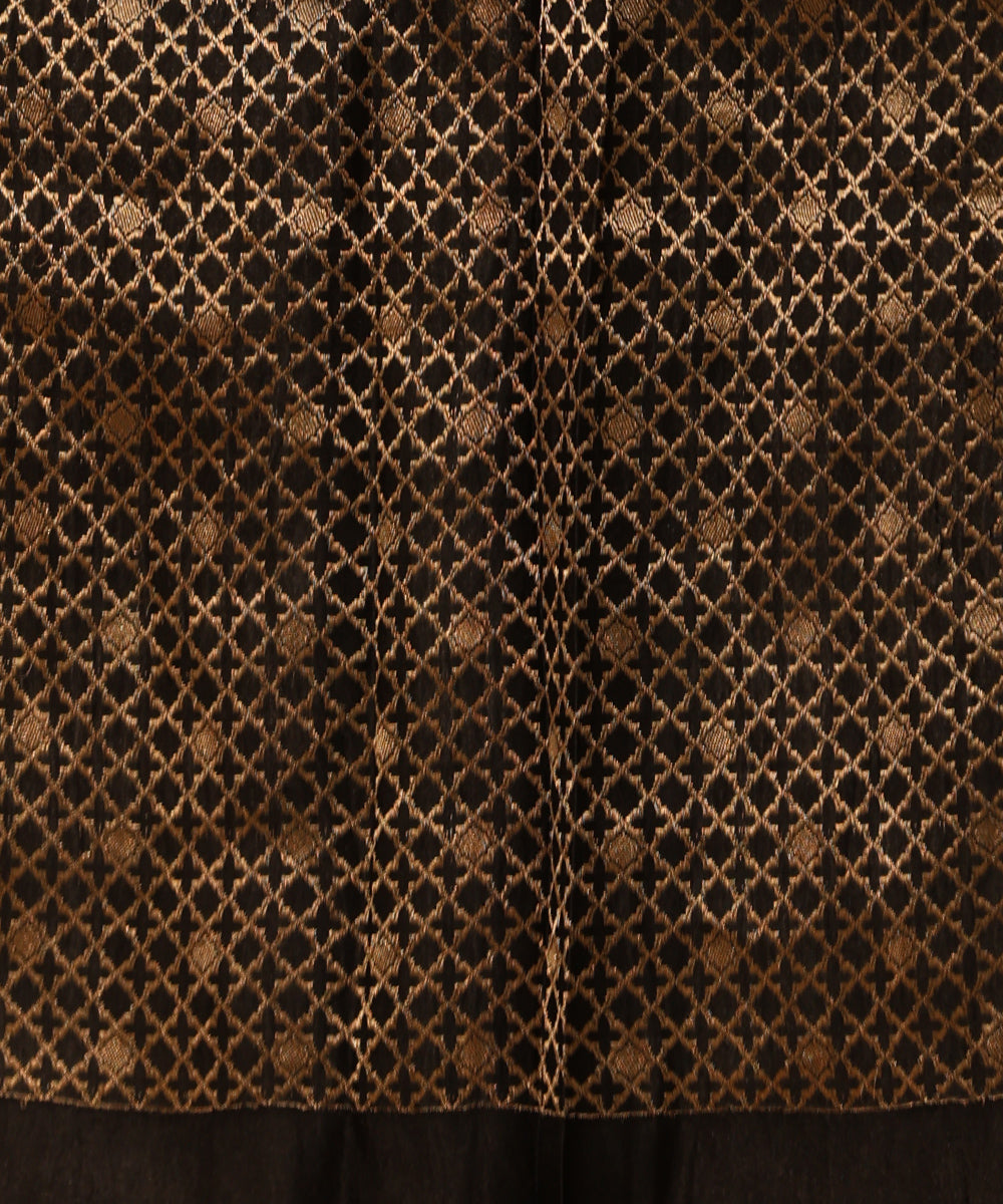 Handloom_Mustard_And_Grey_Horizontal_Striped_Mashroo_Silk_Banarasi_Saree_With_Black_Border_WeaverStory_05