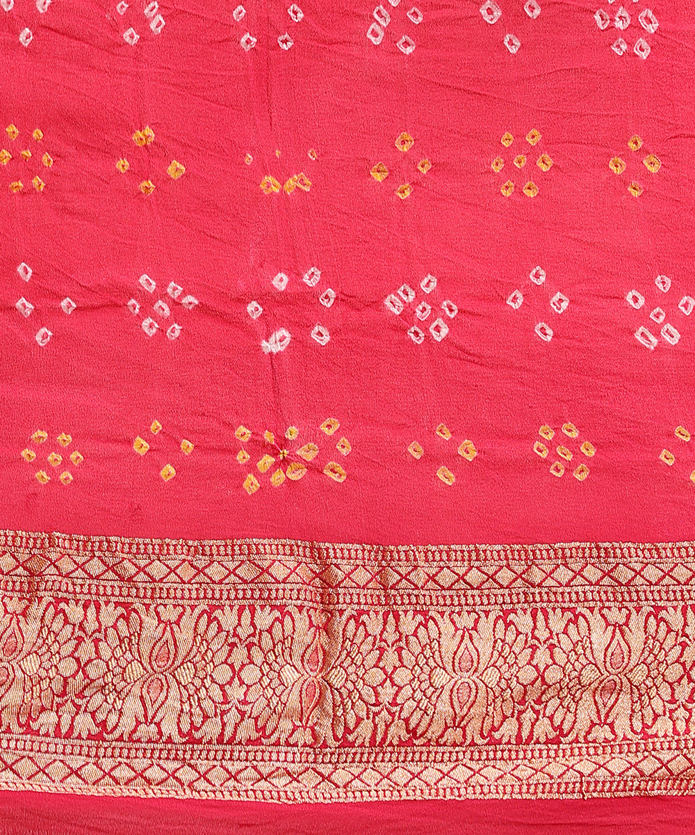 Handloom_Coral_Peach_And_Pink_Ombre_Dyed_Pure_Georgette_Banarasi_Bandhej_Saree_WeaverStory_05
