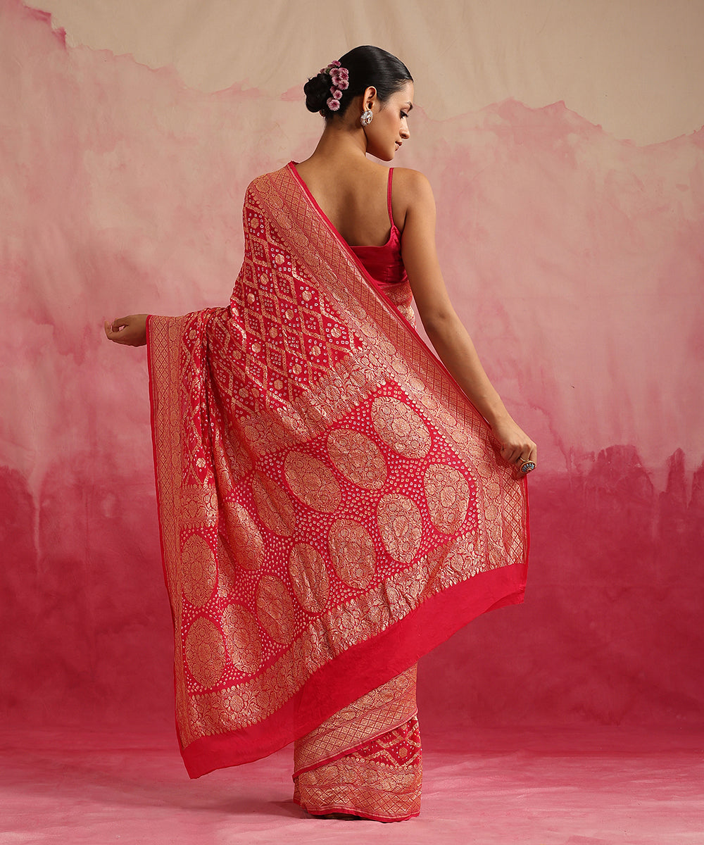 Handloom_Pink_And_Orange_Ombre_Dyed_Pure_Georgette_Banarasi_Bandhej_Saree_WeaverStory_03
