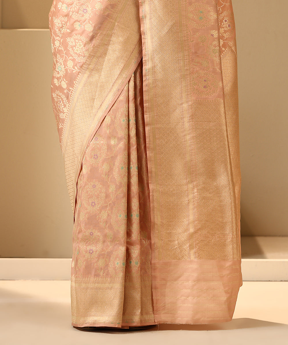 Peach_Handloom_Pure_Katan_Silk_Banarasi_Saree_With_Floral_Jaal_WeaverStory_04