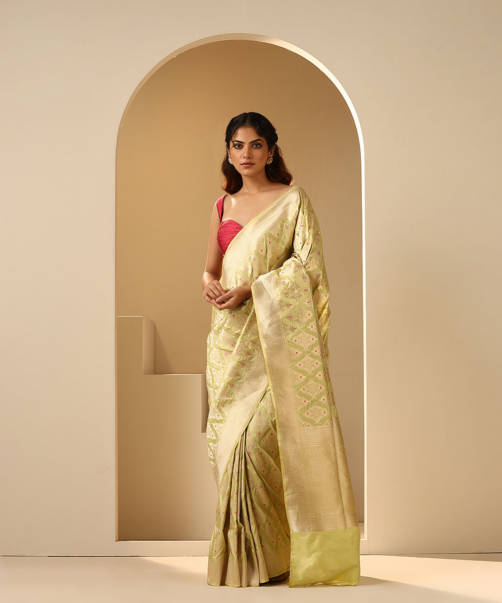 Handloom_Light_Lemon_Pure_Katan_Silk_Banarasi_Saree_With_Cutwork_Jaal_WeaverStory_02