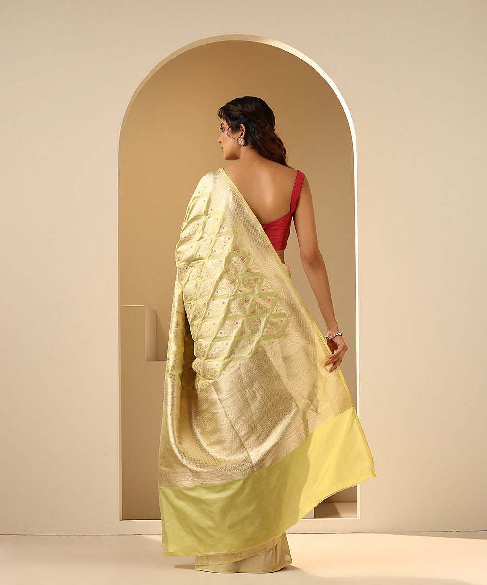 Handloom_Light_Lemon_Pure_Katan_Silk_Banarasi_Saree_With_Cutwork_Jaal_WeaverStory_03