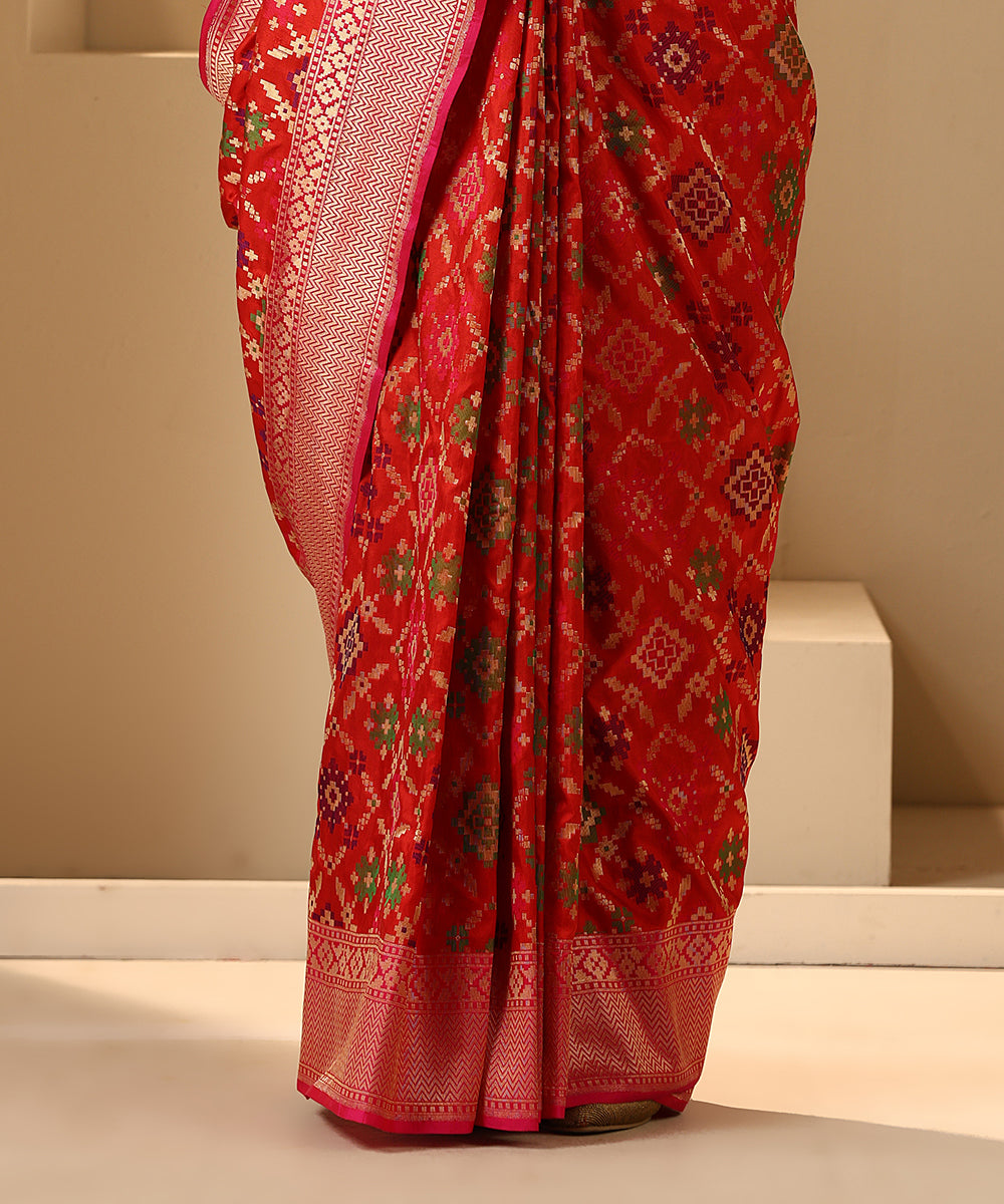 Red_Handloom_Pure_Katan_Silk_Banarasi_Patola_Saree_With_Pink_And_Gold_Border_WeaverStory_04