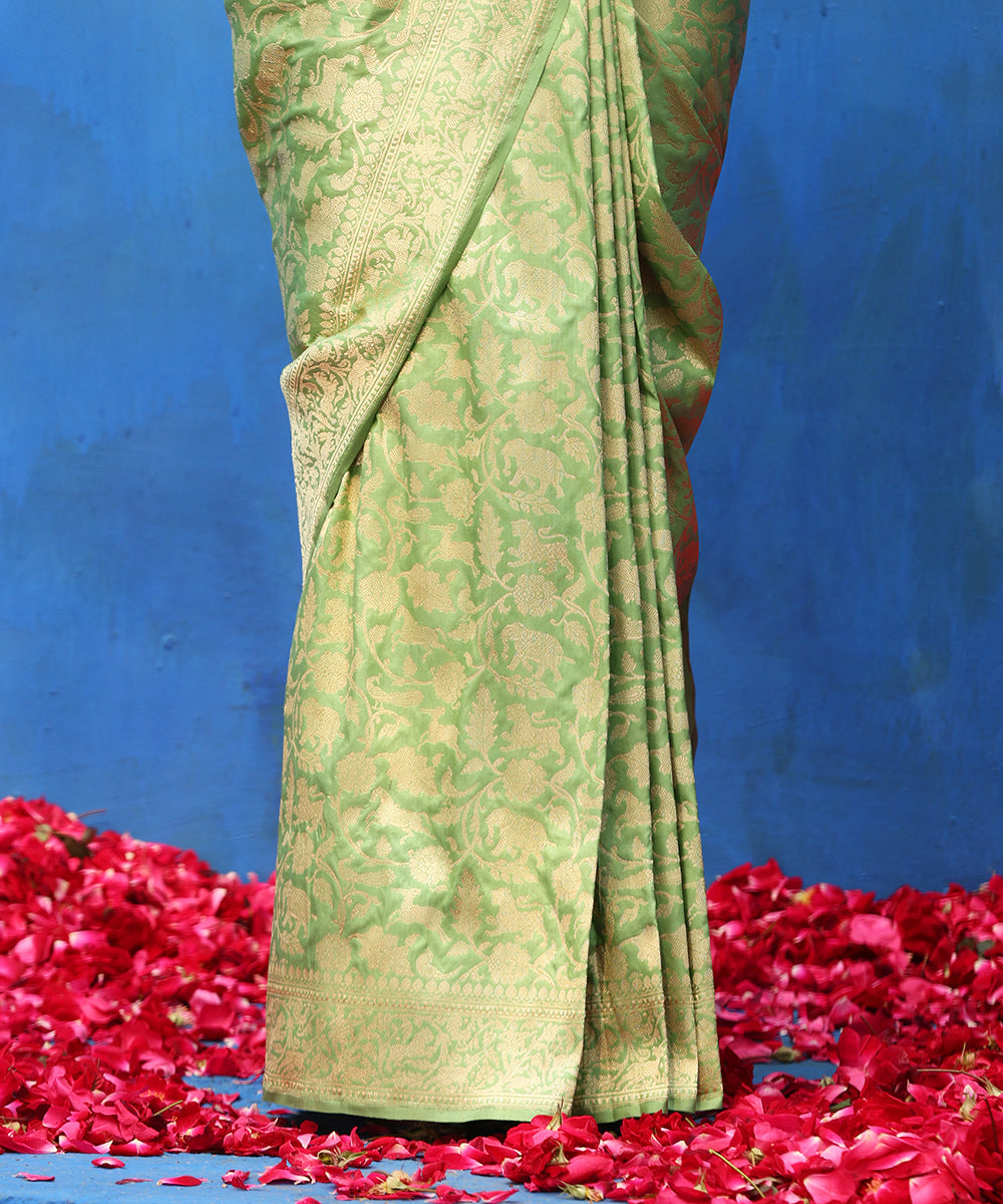 Green_Handloom_Pure_Katan_Silk_Shikargah_Banarasi_Saree_WeaverStory_04