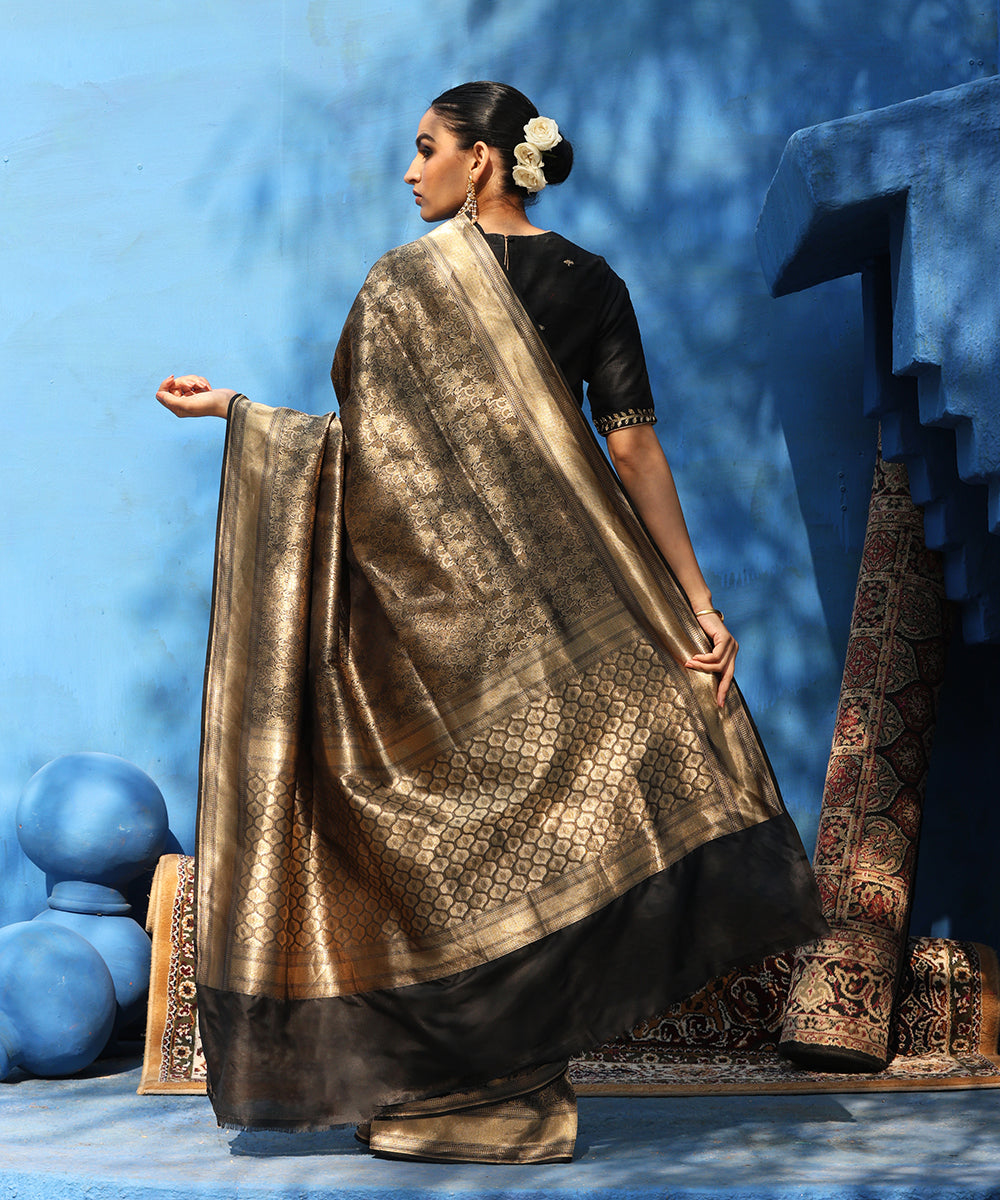 Black_Handloom_Pure_Katan_Silk_Tanchoi_Banarasi_Saree_With_Zari_Jaal_WeaverStory_03