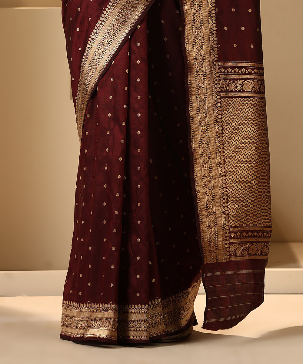 Wine_Handloom_Pure_Katan_Silk_Banarasi_Saree_With_Small_Floral_Motifs_WeaverStory_04