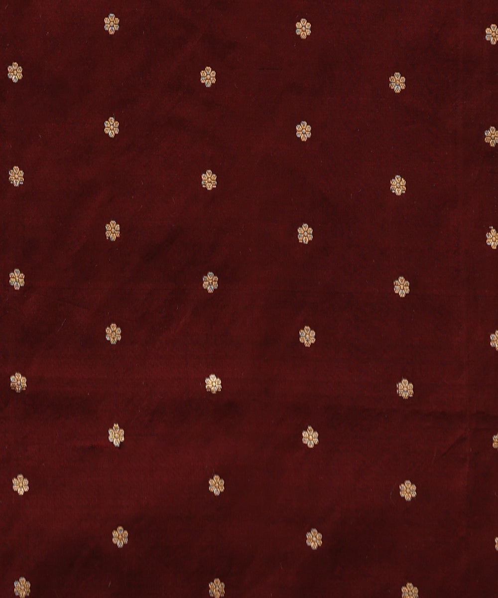 Wine_Handloom_Pure_Katan_Silk_Banarasi_Saree_With_Small_Floral_Motifs_WeaverStory_05