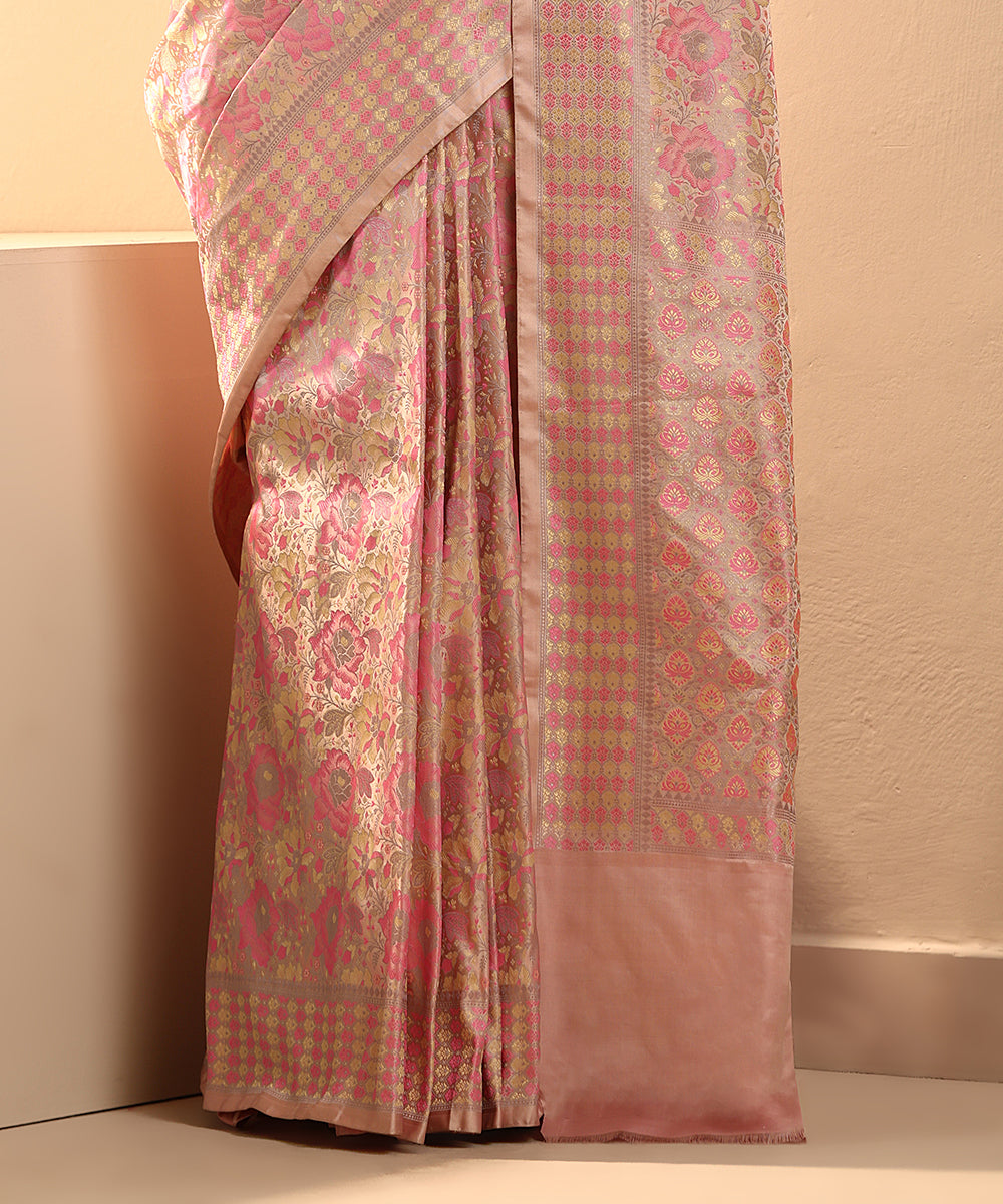 Soft_Pink_Handloom_Pure_Satin_Silk_Tanchoi_Banarasi_Saree_With_Roses_Motifs_WeaverStory_04