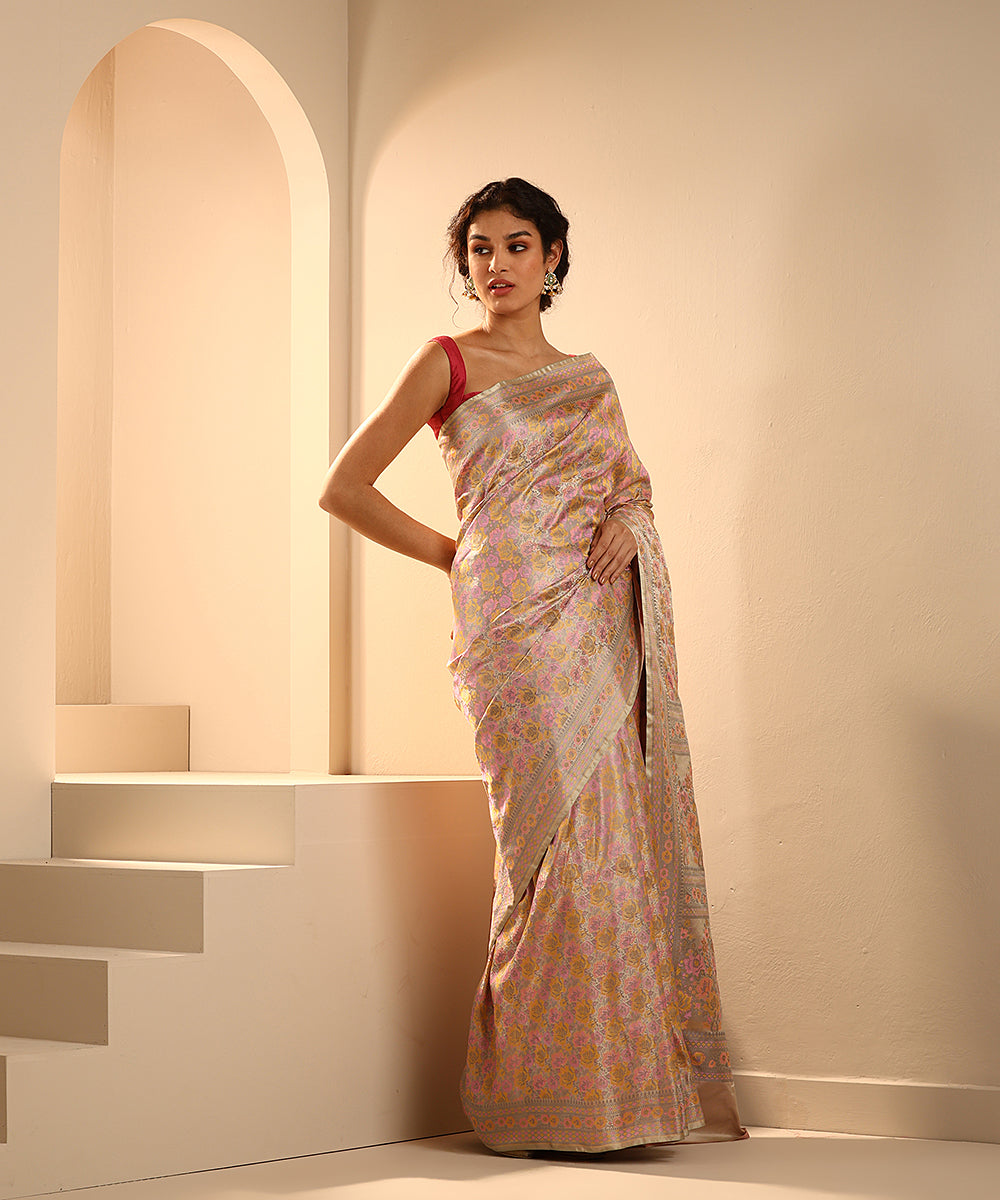 Grey_Handloom_Pure_Satin_Silk_Tanchoi_Banarasi_Saree_With_Roses_In_Pink_And_Mustard_WeaverStory_02